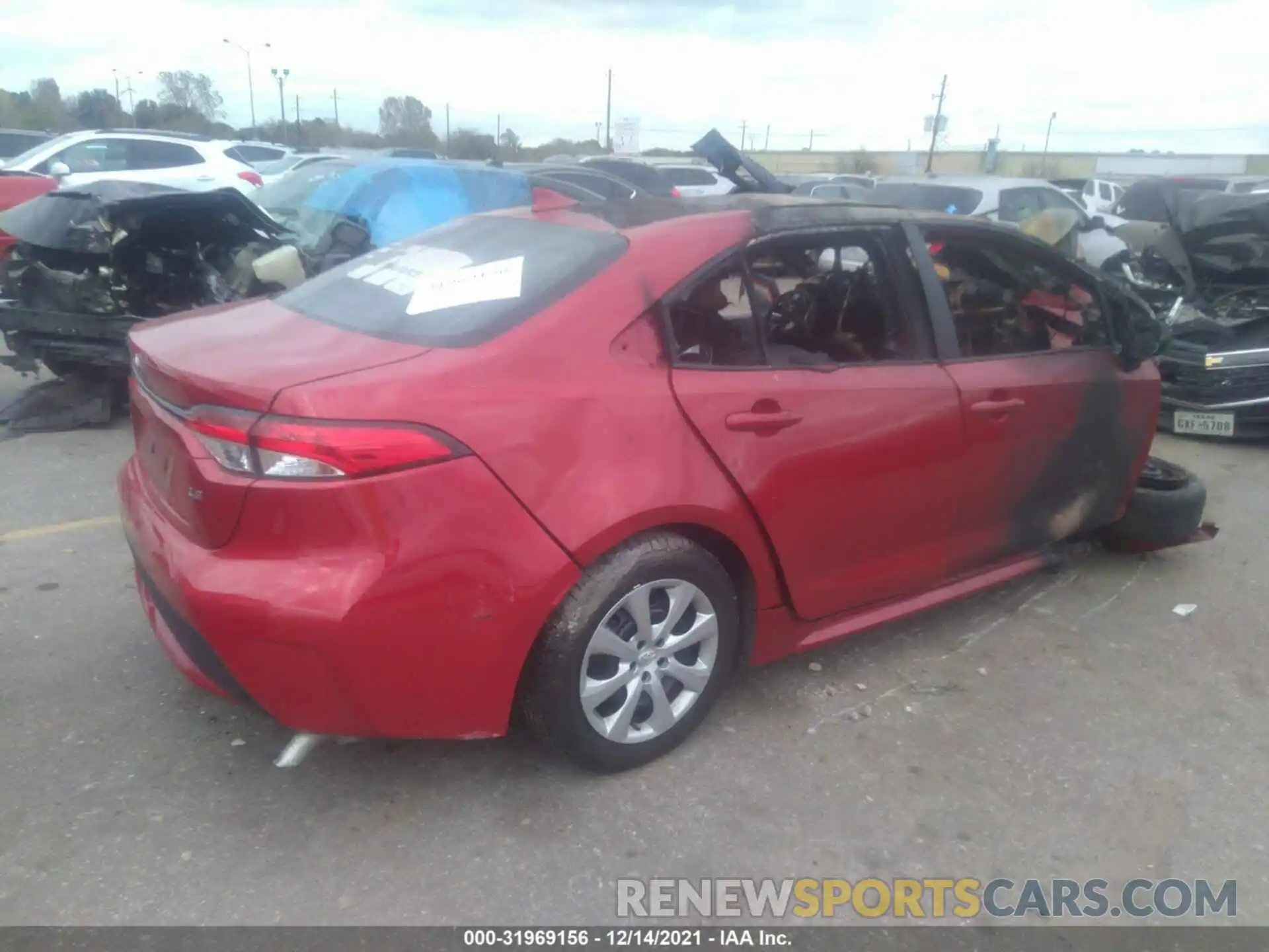 4 Photograph of a damaged car 5YFEPRAE7LP066989 TOYOTA COROLLA 2020