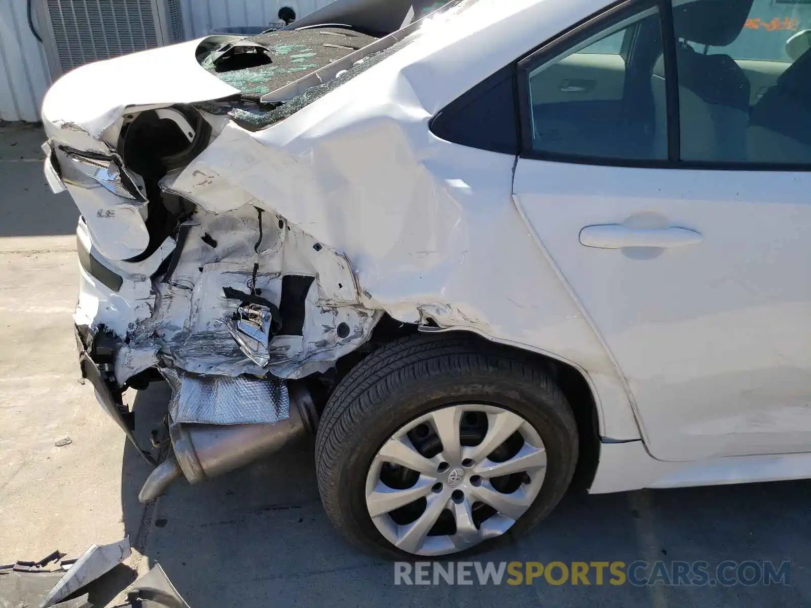 9 Photograph of a damaged car 5YFEPRAE7LP067513 TOYOTA COROLLA 2020