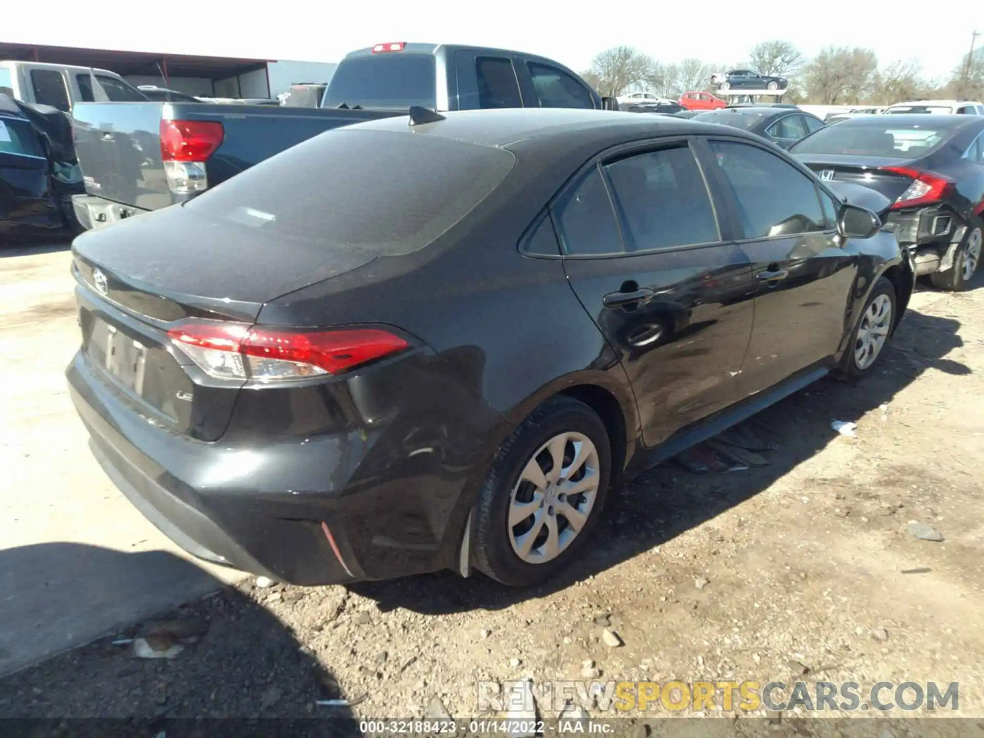 4 Photograph of a damaged car 5YFEPRAE7LP069472 TOYOTA COROLLA 2020