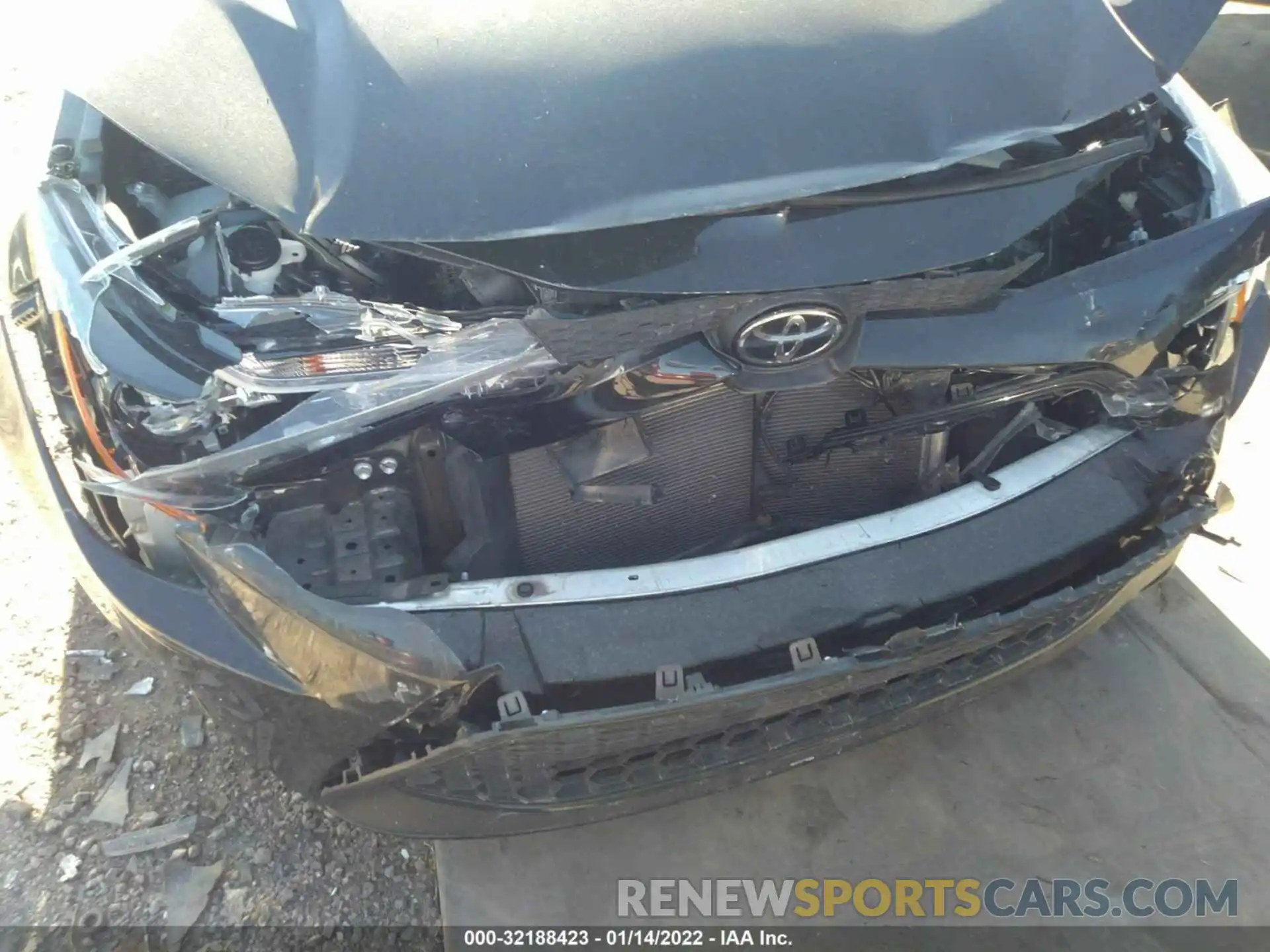 6 Photograph of a damaged car 5YFEPRAE7LP069472 TOYOTA COROLLA 2020