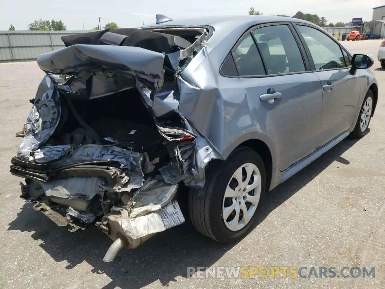 4 Photograph of a damaged car 5YFEPRAE7LP075143 TOYOTA COROLLA 2020