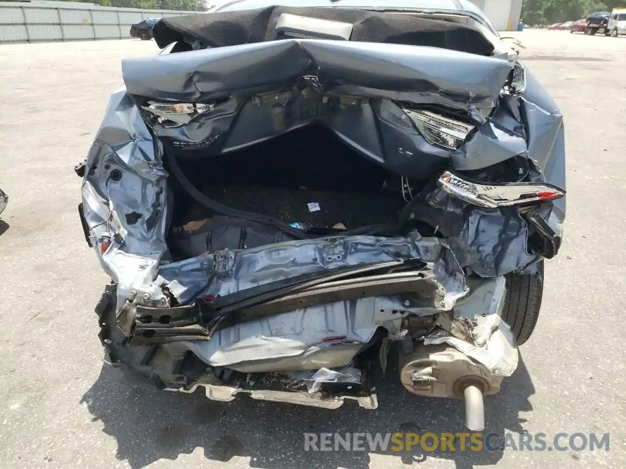 9 Photograph of a damaged car 5YFEPRAE7LP075143 TOYOTA COROLLA 2020