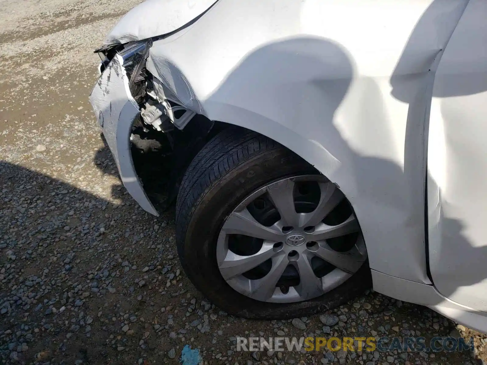 9 Photograph of a damaged car 5YFEPRAE7LP075711 TOYOTA COROLLA 2020