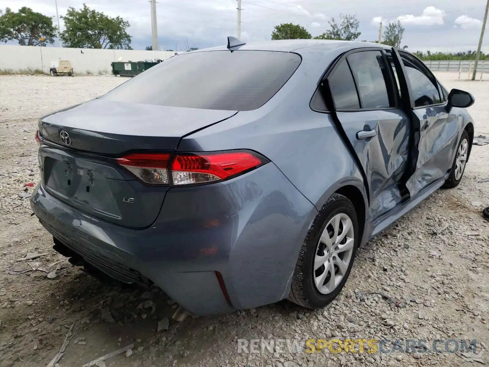 4 Photograph of a damaged car 5YFEPRAE7LP081038 TOYOTA COROLLA 2020