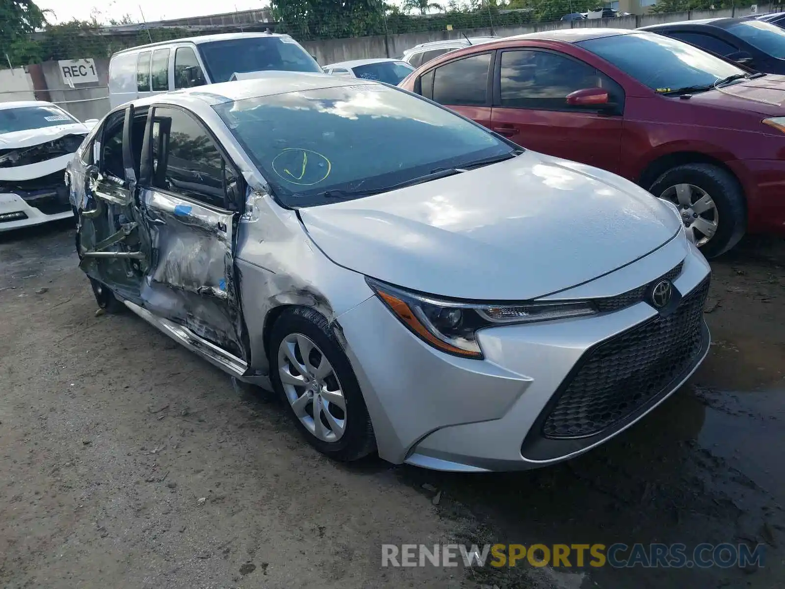 1 Photograph of a damaged car 5YFEPRAE7LP081248 TOYOTA COROLLA 2020