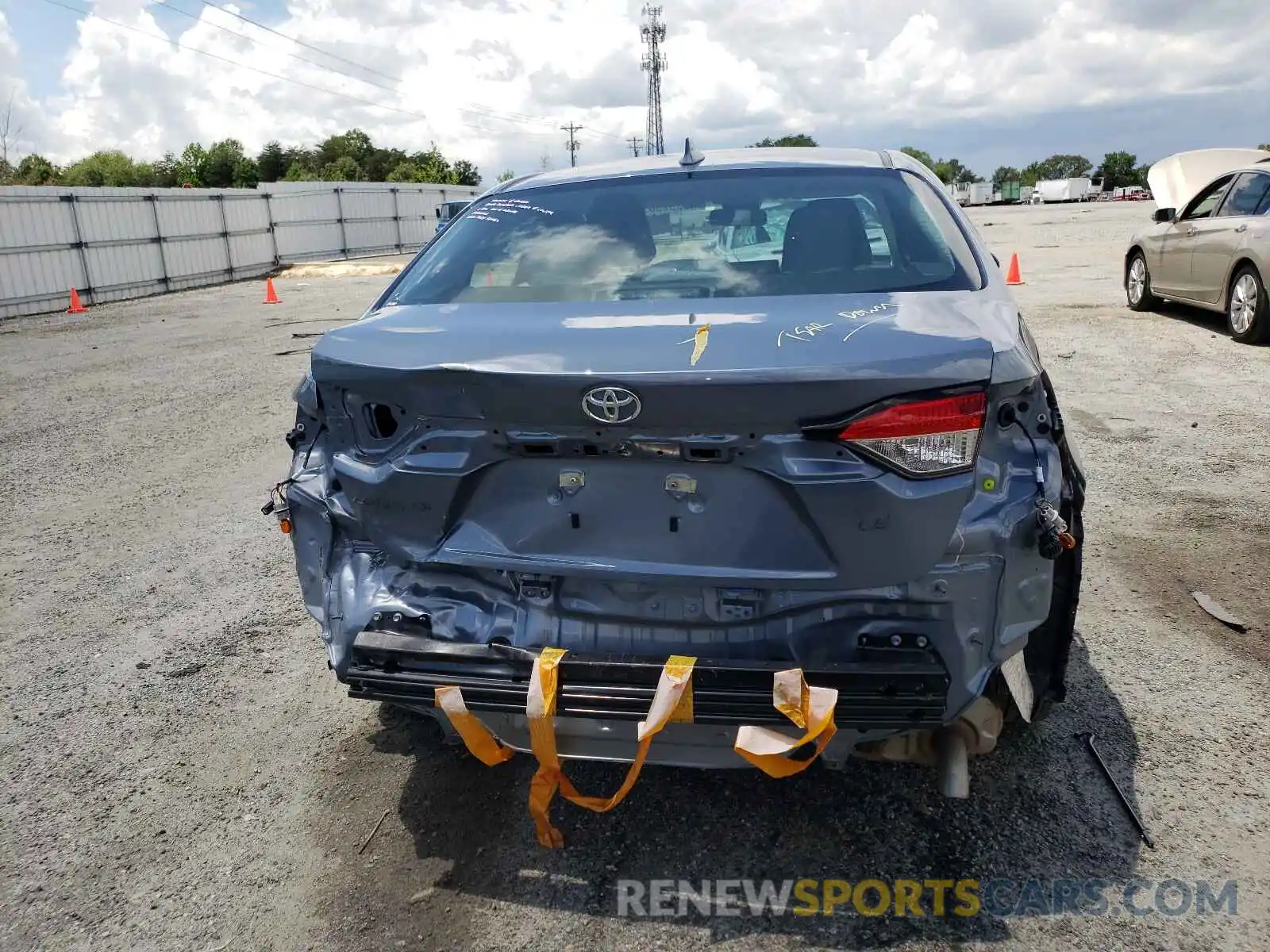 9 Photograph of a damaged car 5YFEPRAE7LP082206 TOYOTA COROLLA 2020