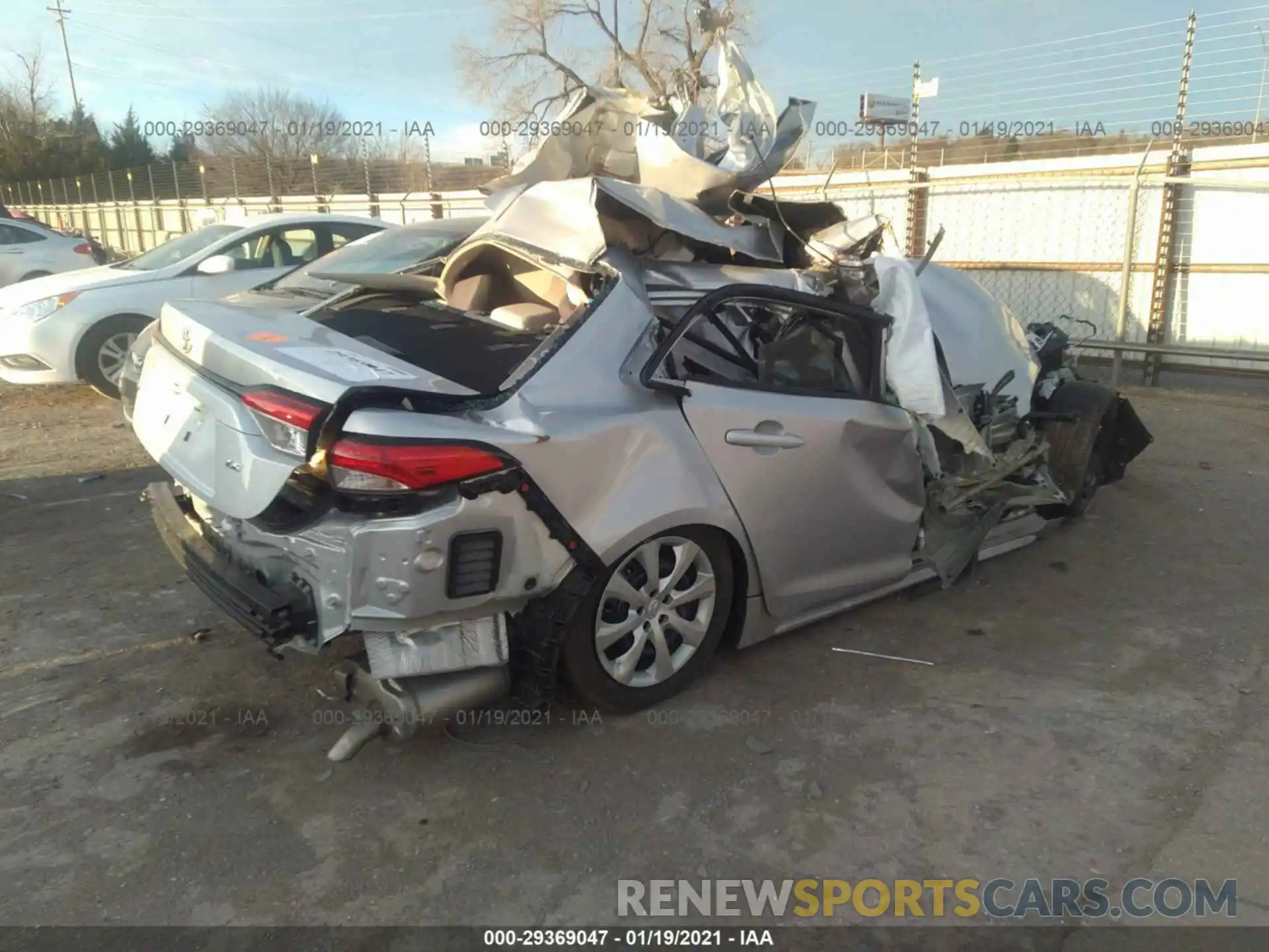 4 Photograph of a damaged car 5YFEPRAE7LP087583 TOYOTA COROLLA 2020