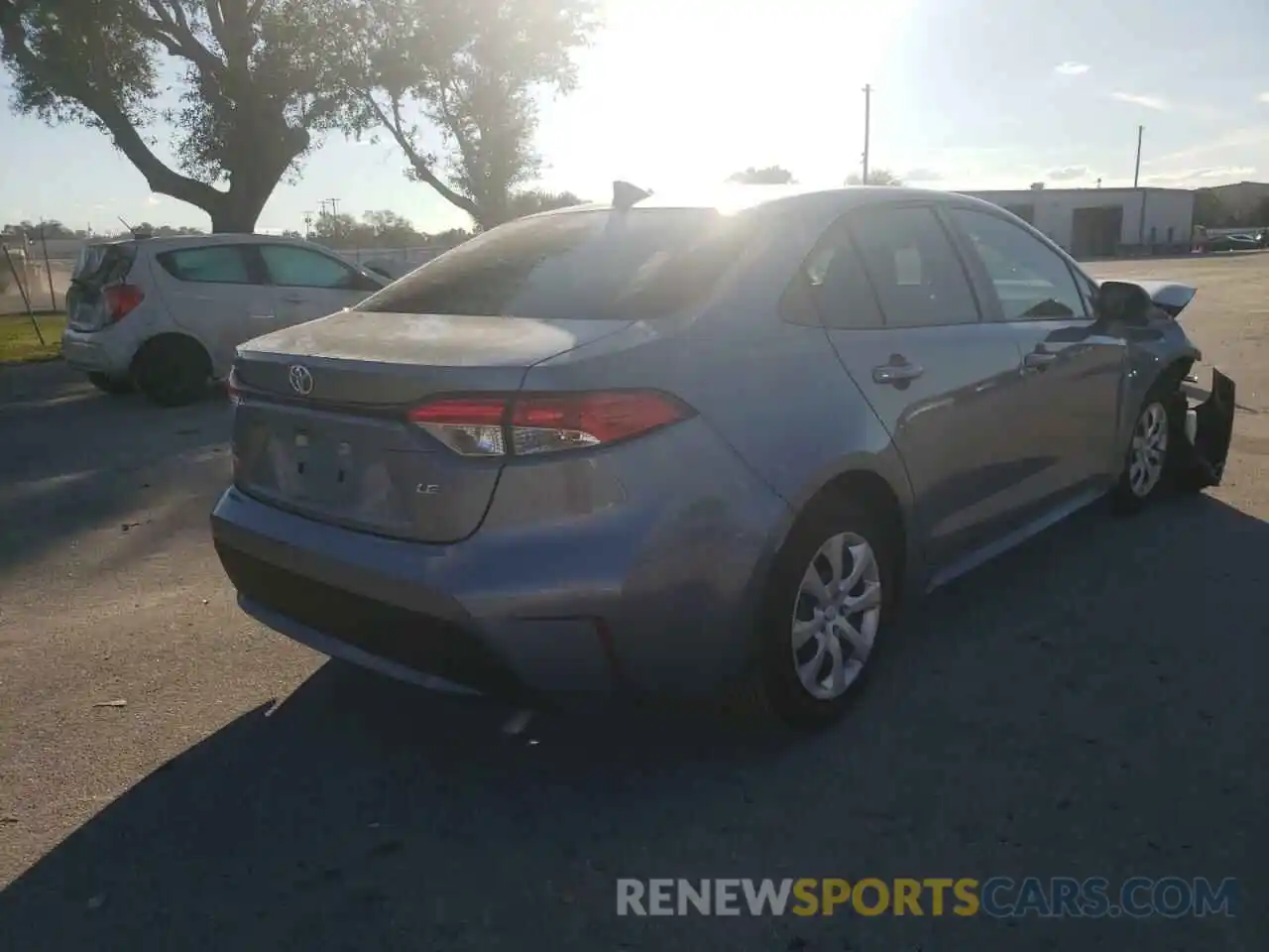 4 Photograph of a damaged car 5YFEPRAE7LP094095 TOYOTA COROLLA 2020