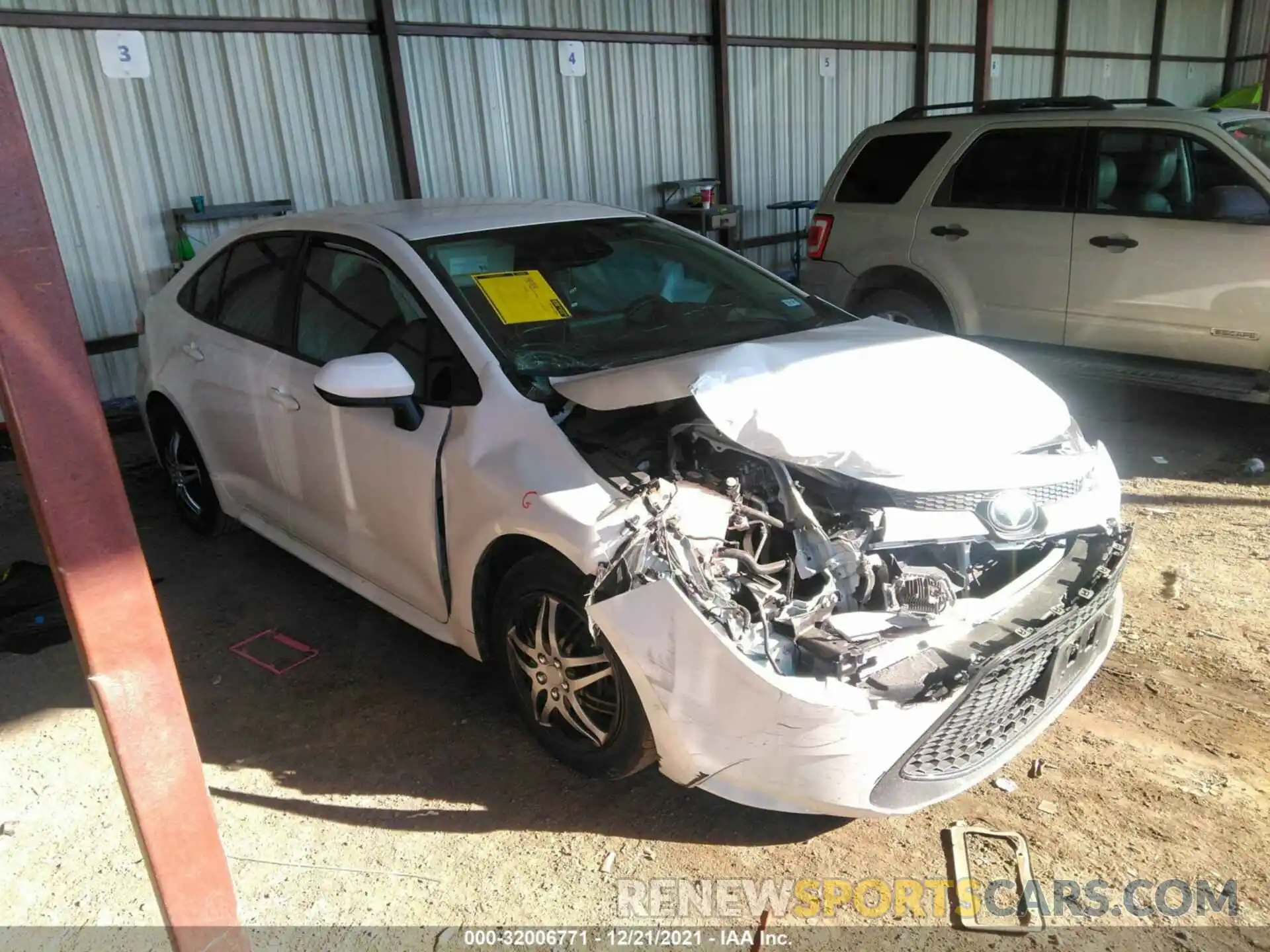 1 Photograph of a damaged car 5YFEPRAE7LP095800 TOYOTA COROLLA 2020