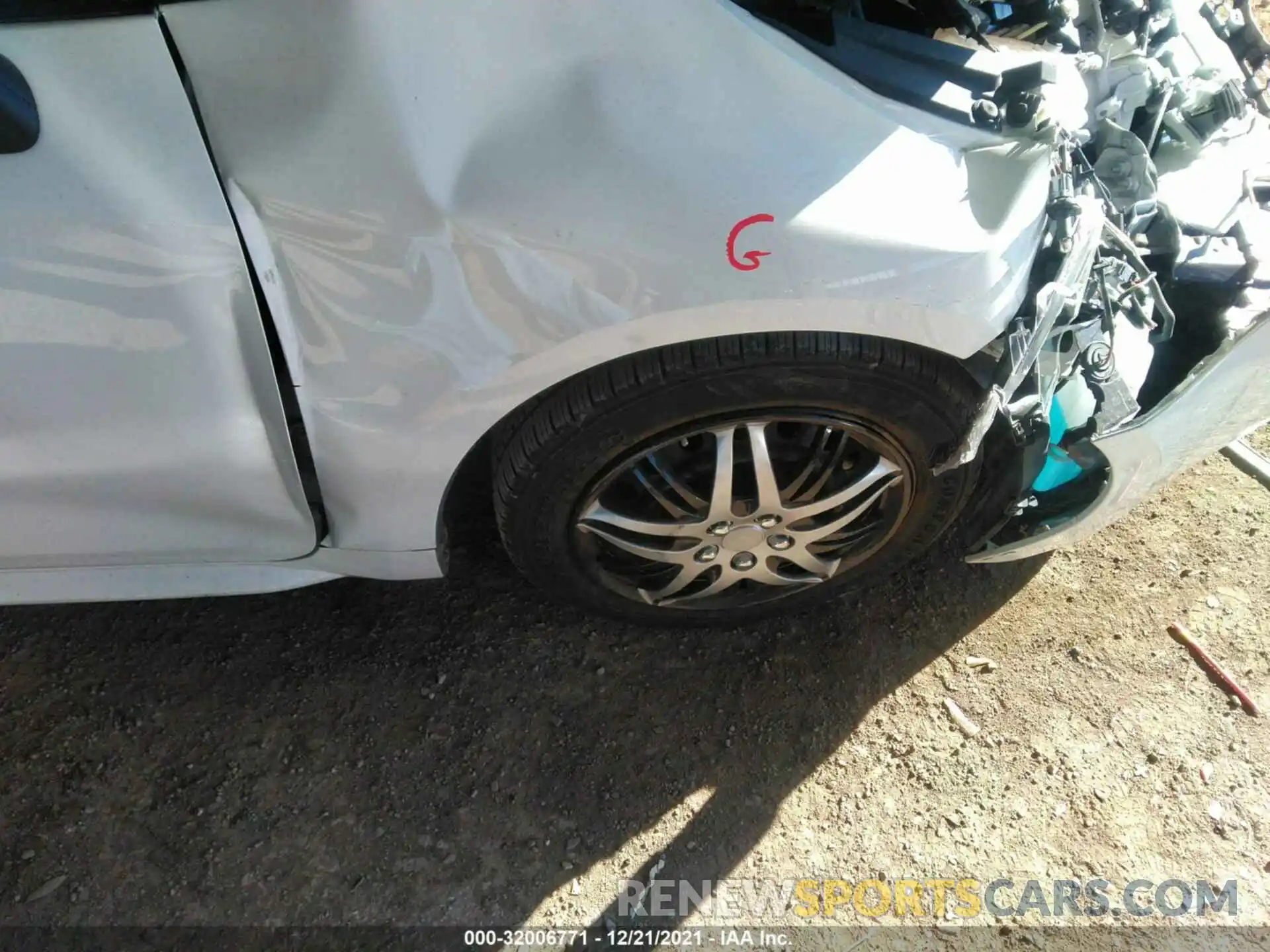 14 Photograph of a damaged car 5YFEPRAE7LP095800 TOYOTA COROLLA 2020