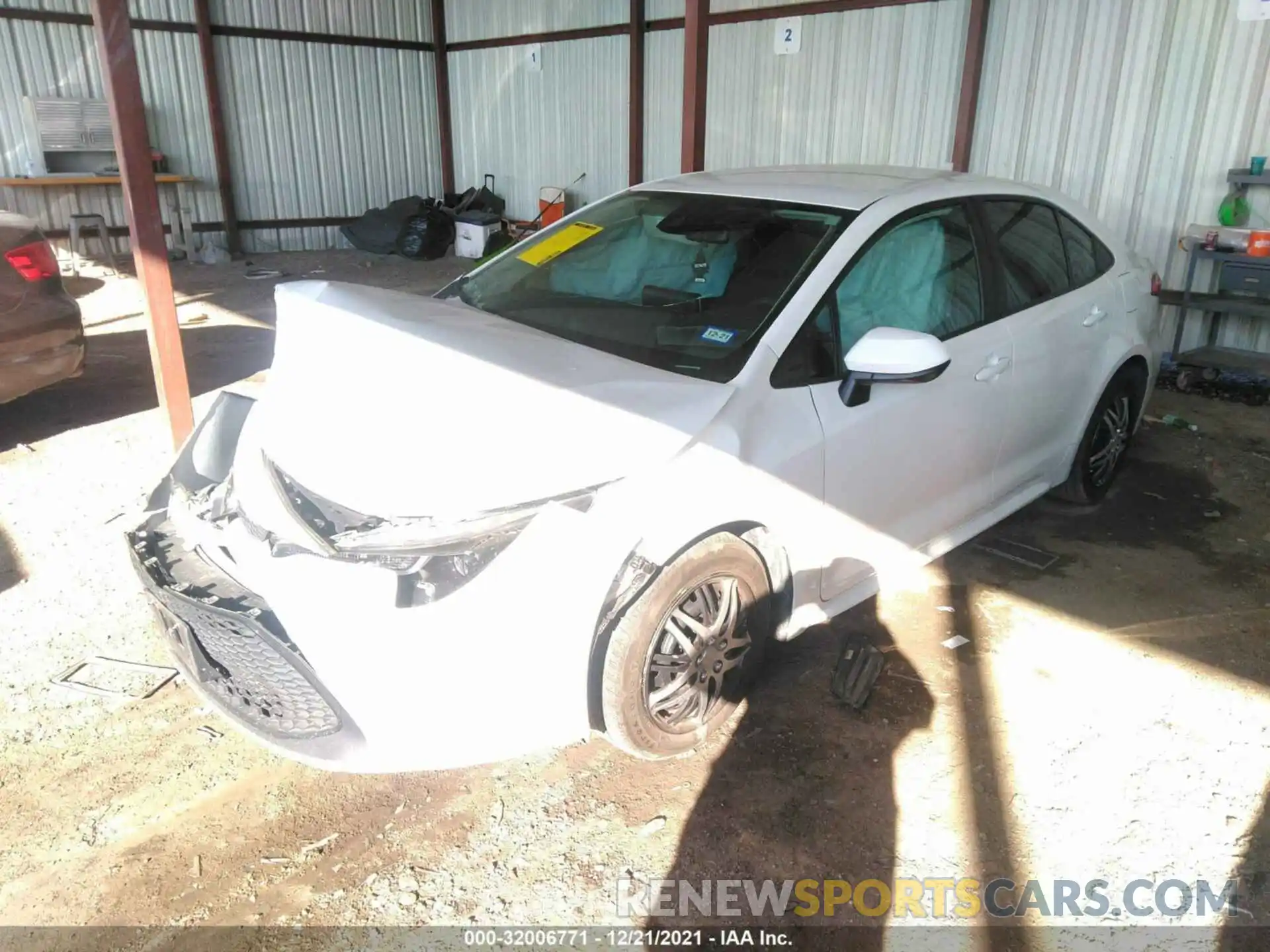 2 Photograph of a damaged car 5YFEPRAE7LP095800 TOYOTA COROLLA 2020