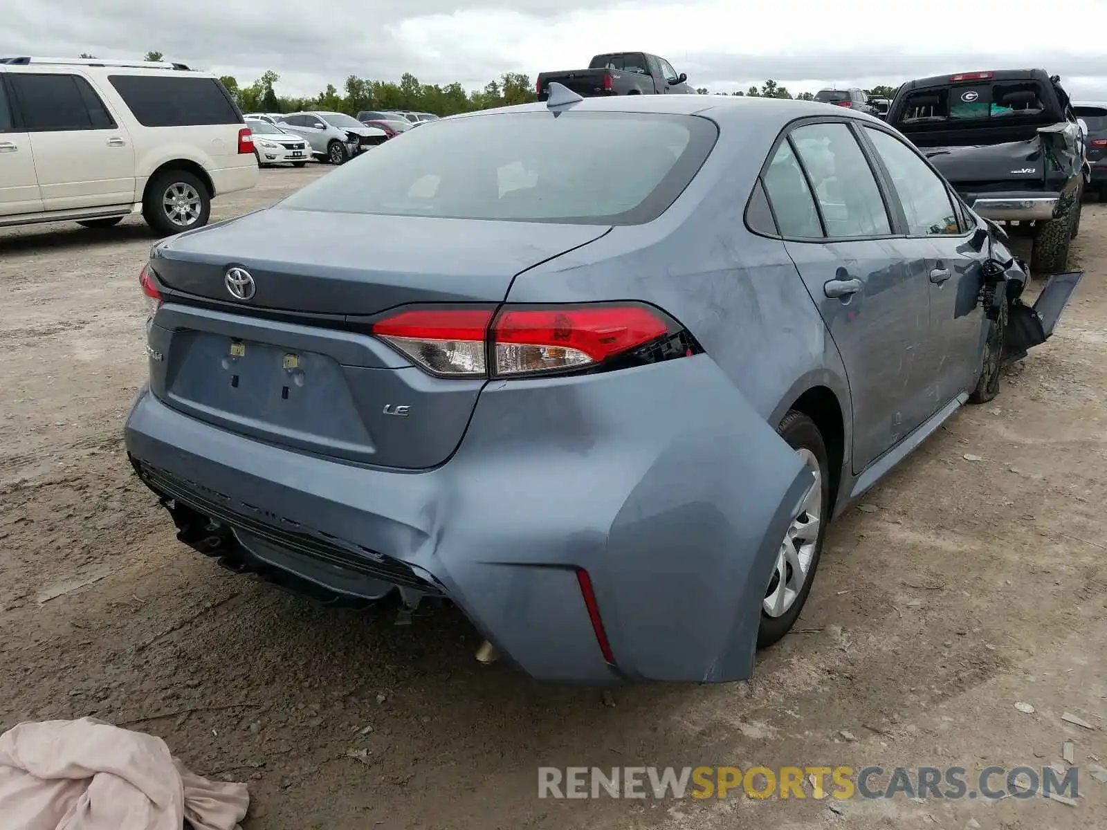 4 Photograph of a damaged car 5YFEPRAE7LP095859 TOYOTA COROLLA 2020