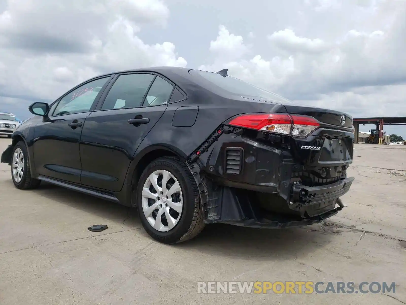 3 Photograph of a damaged car 5YFEPRAE7LP096610 TOYOTA COROLLA 2020