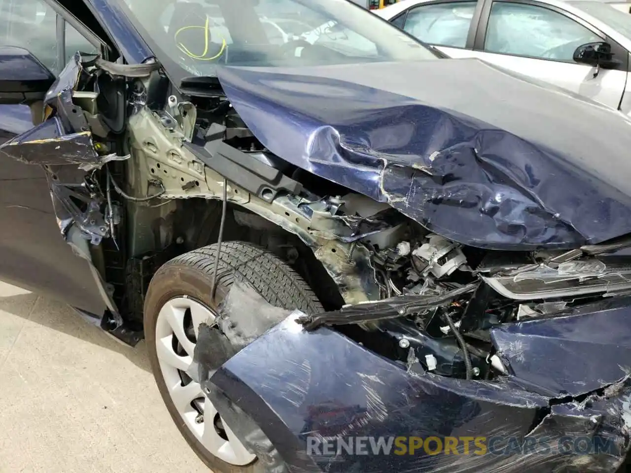 9 Photograph of a damaged car 5YFEPRAE7LP097837 TOYOTA COROLLA 2020