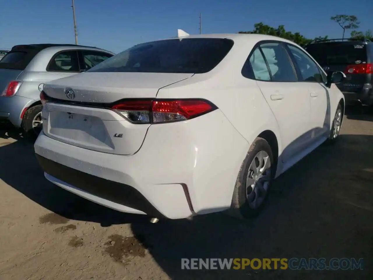 4 Photograph of a damaged car 5YFEPRAE7LP097921 TOYOTA COROLLA 2020