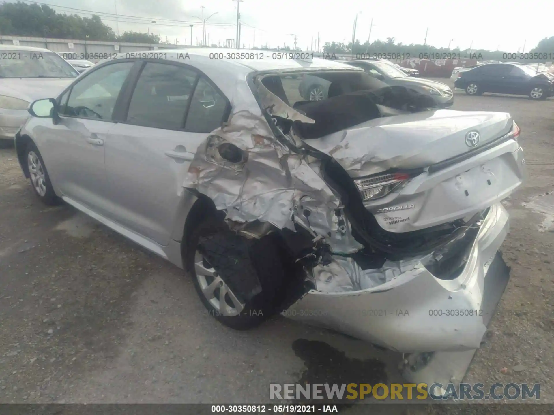 3 Photograph of a damaged car 5YFEPRAE7LP101725 TOYOTA COROLLA 2020