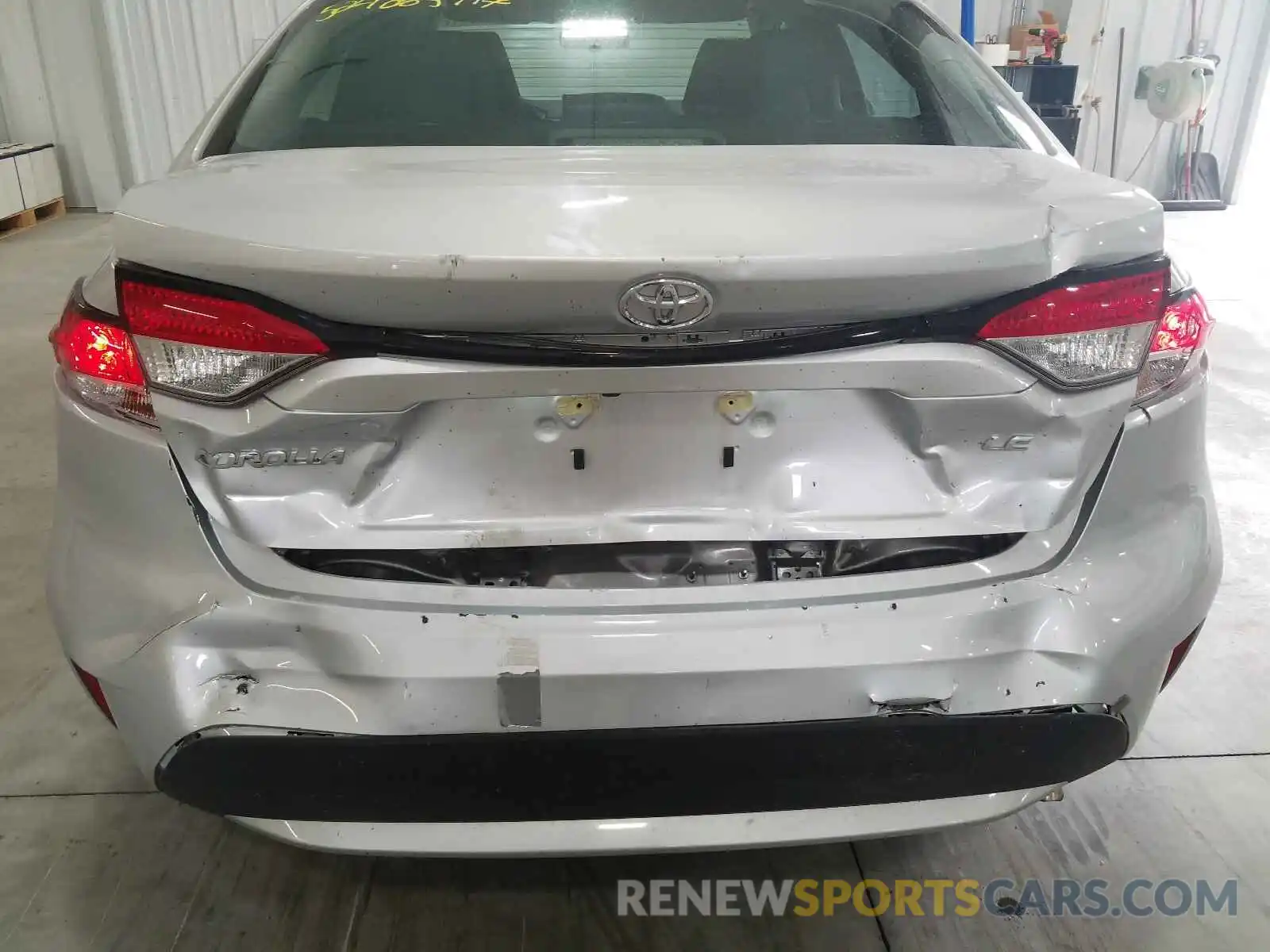 9 Photograph of a damaged car 5YFEPRAE7LP106956 TOYOTA COROLLA 2020