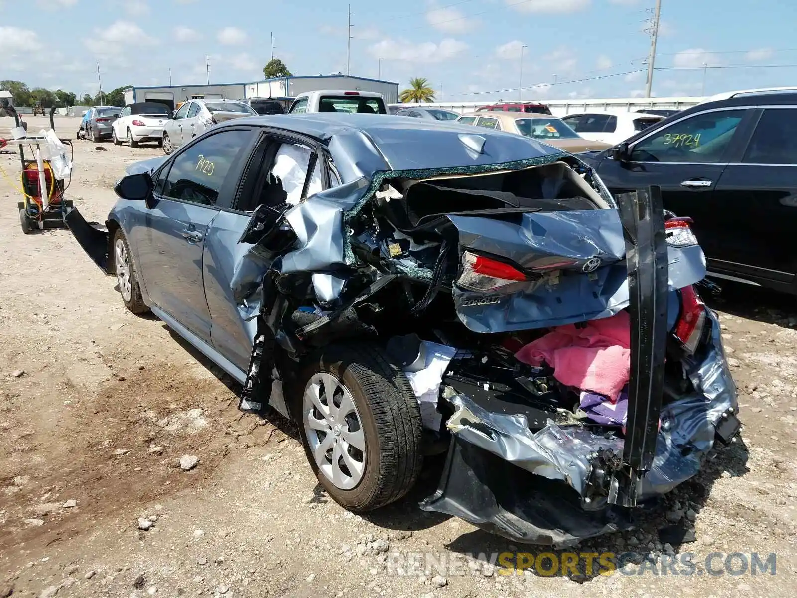 3 Фотография поврежденного автомобиля 5YFEPRAE7LP110733 TOYOTA COROLLA 2020