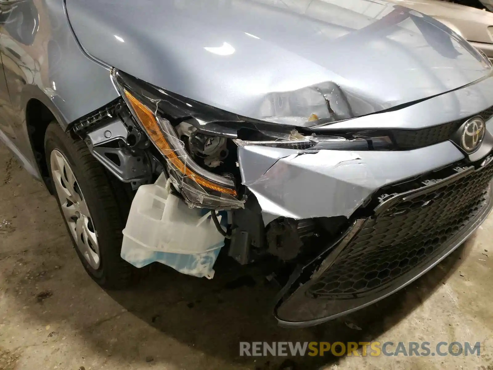 9 Photograph of a damaged car 5YFEPRAE7LP114152 TOYOTA COROLLA 2020