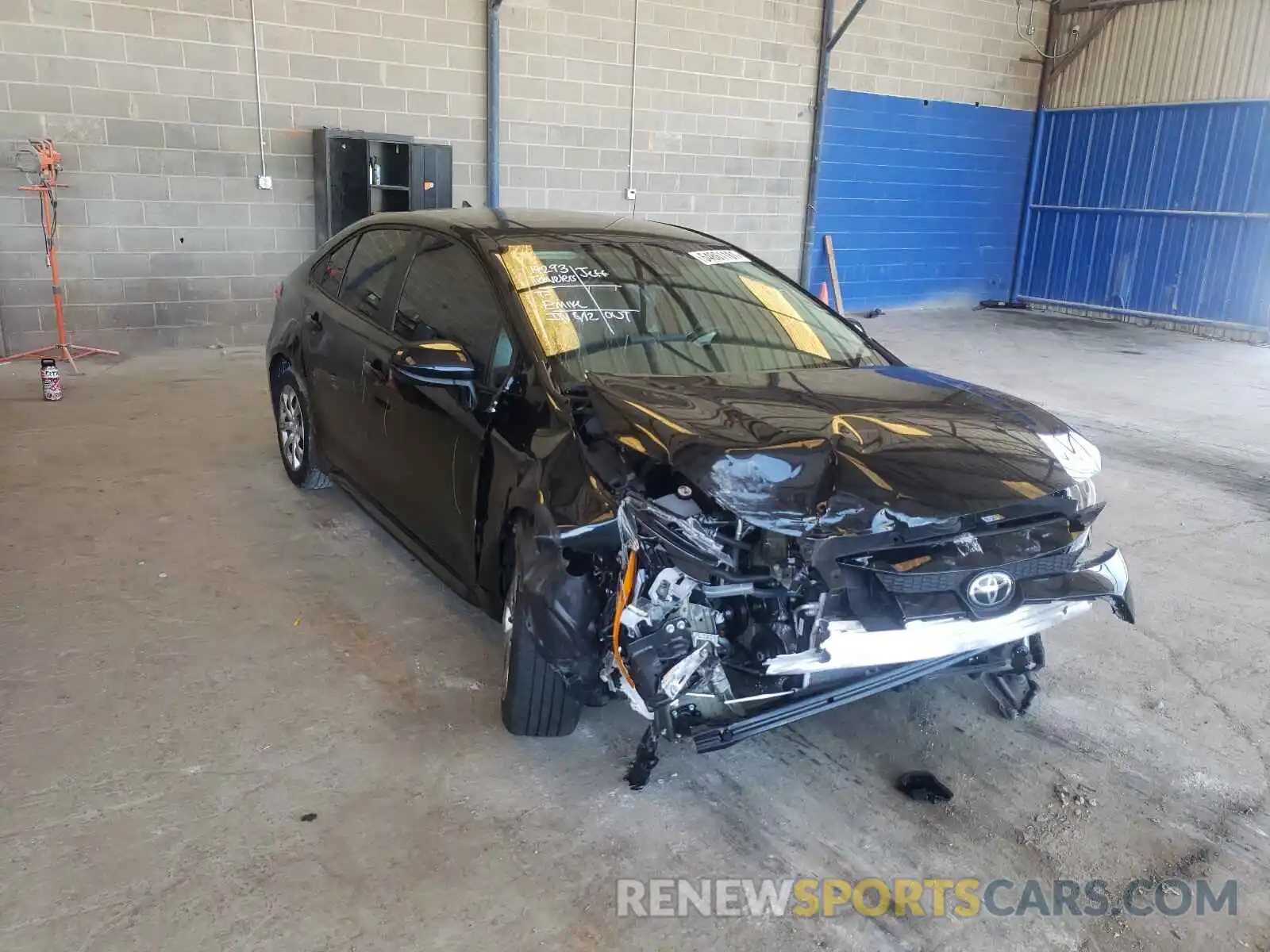 1 Photograph of a damaged car 5YFEPRAE7LP116354 TOYOTA COROLLA 2020