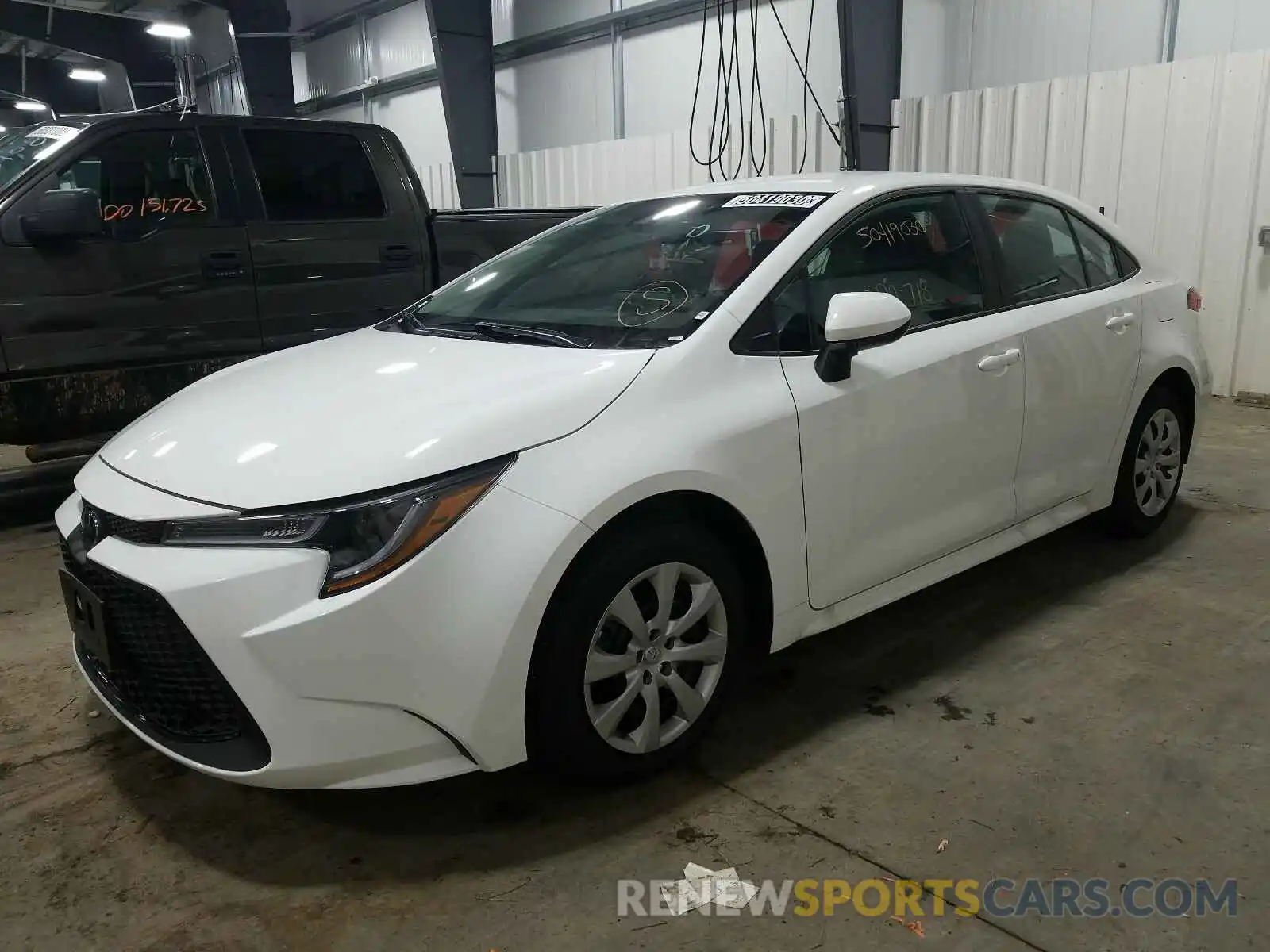 2 Photograph of a damaged car 5YFEPRAE7LP116628 TOYOTA COROLLA 2020