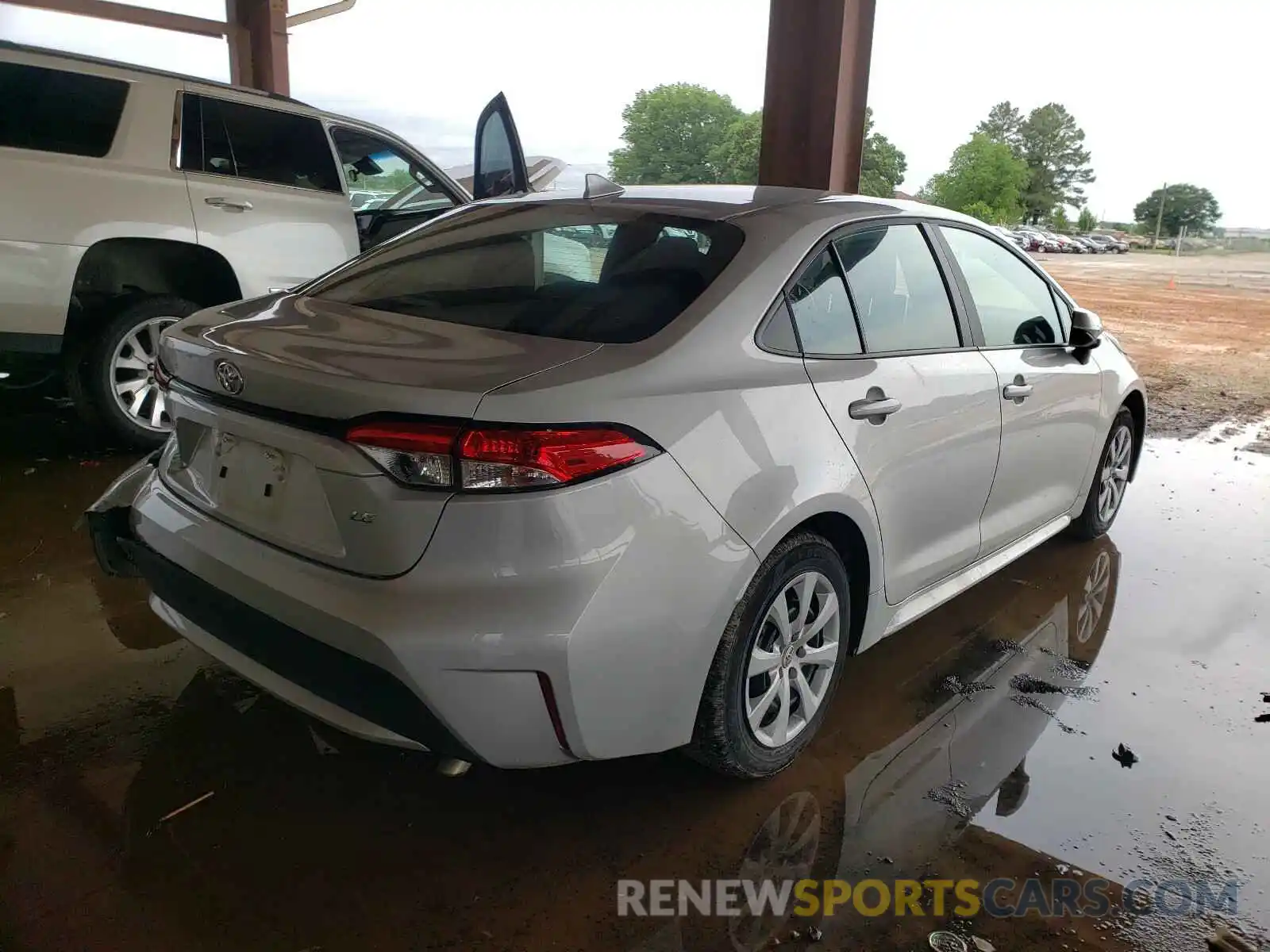 4 Photograph of a damaged car 5YFEPRAE7LP117939 TOYOTA COROLLA 2020