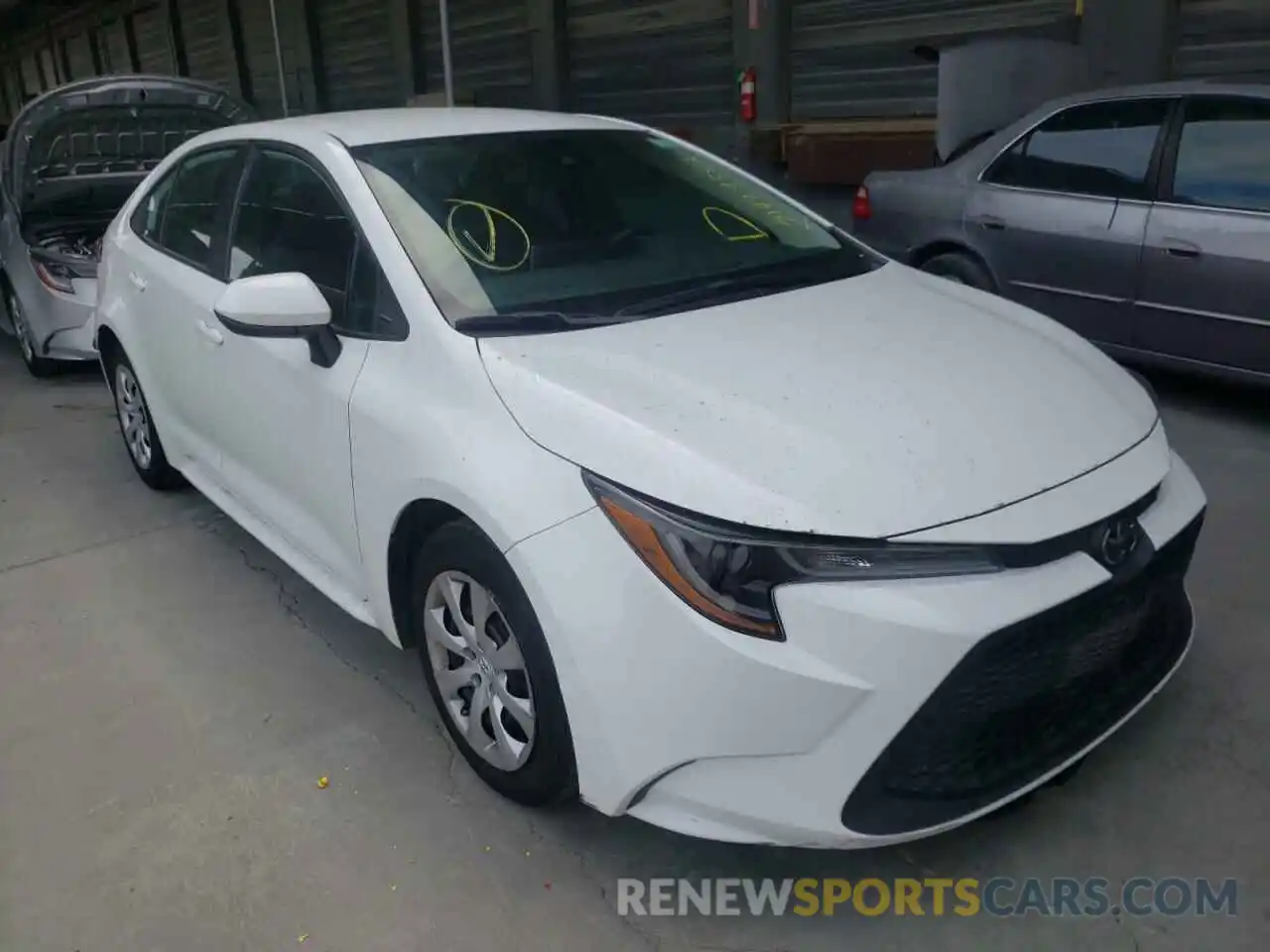 1 Photograph of a damaged car 5YFEPRAE7LP121182 TOYOTA COROLLA 2020