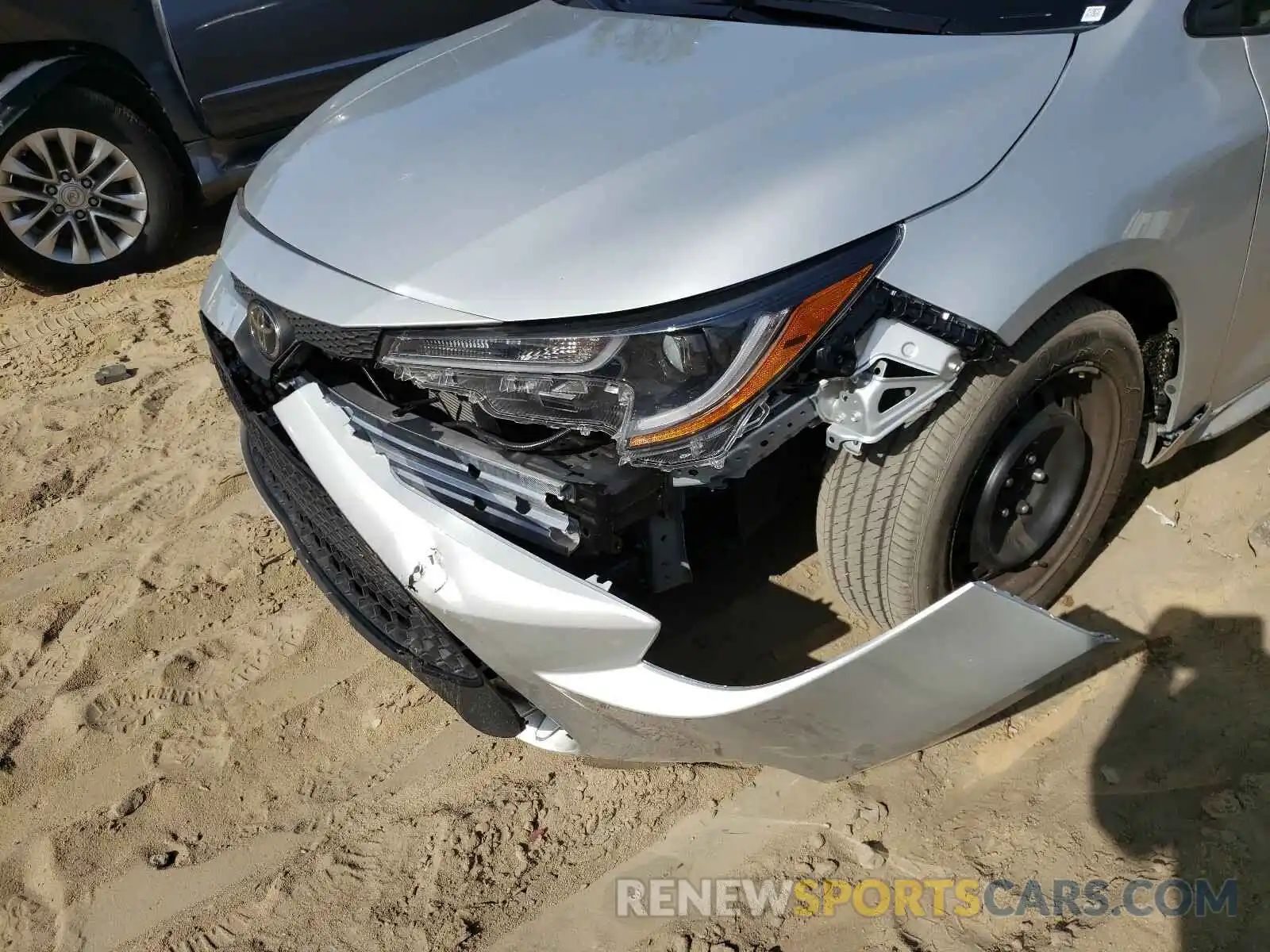 9 Photograph of a damaged car 5YFEPRAE7LP121361 TOYOTA COROLLA 2020