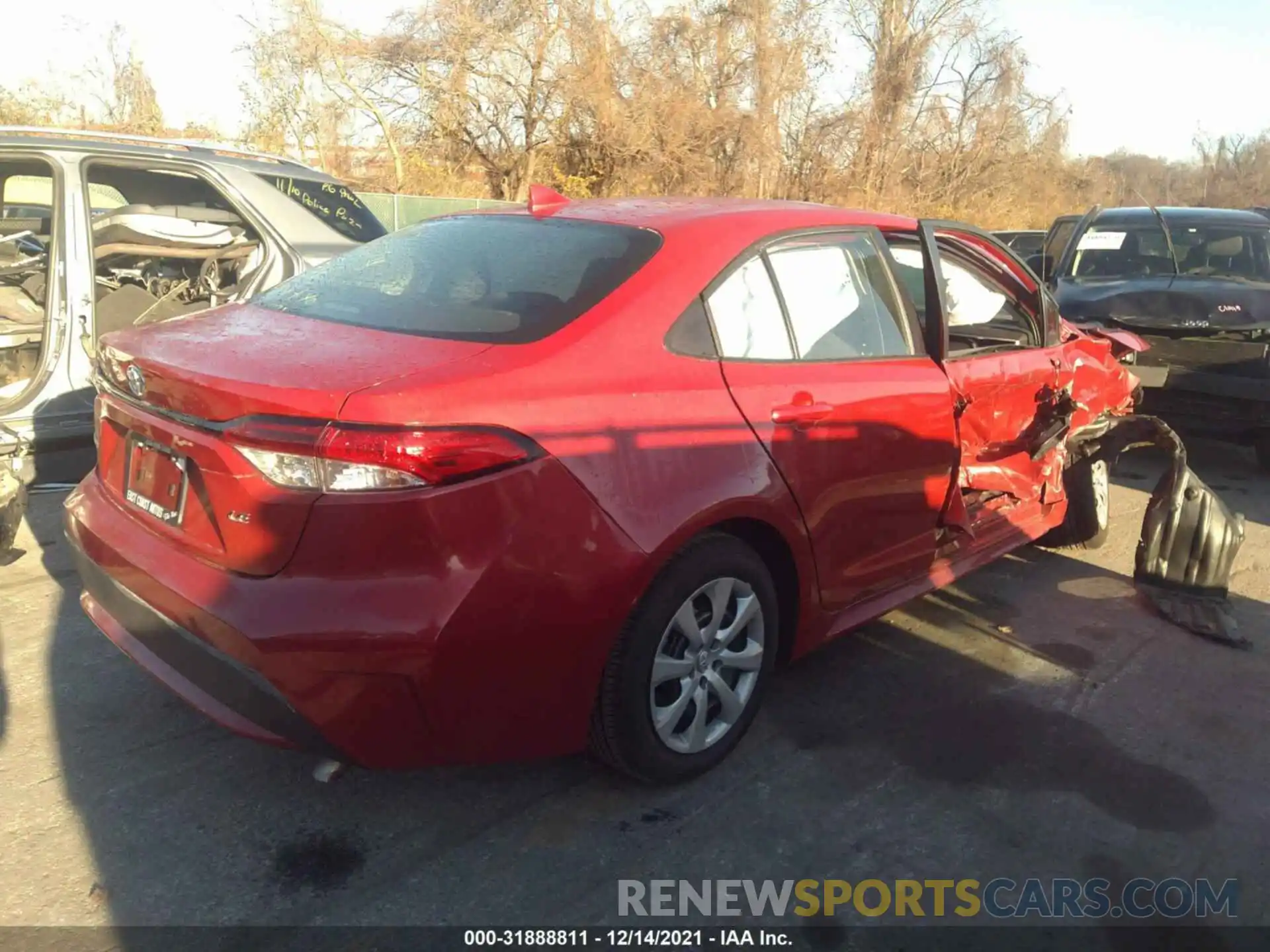 4 Photograph of a damaged car 5YFEPRAE7LP125376 TOYOTA COROLLA 2020