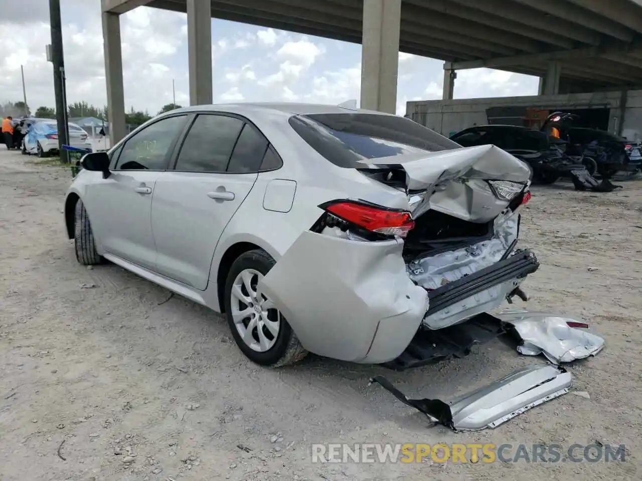 3 Photograph of a damaged car 5YFEPRAE7LP126222 TOYOTA COROLLA 2020