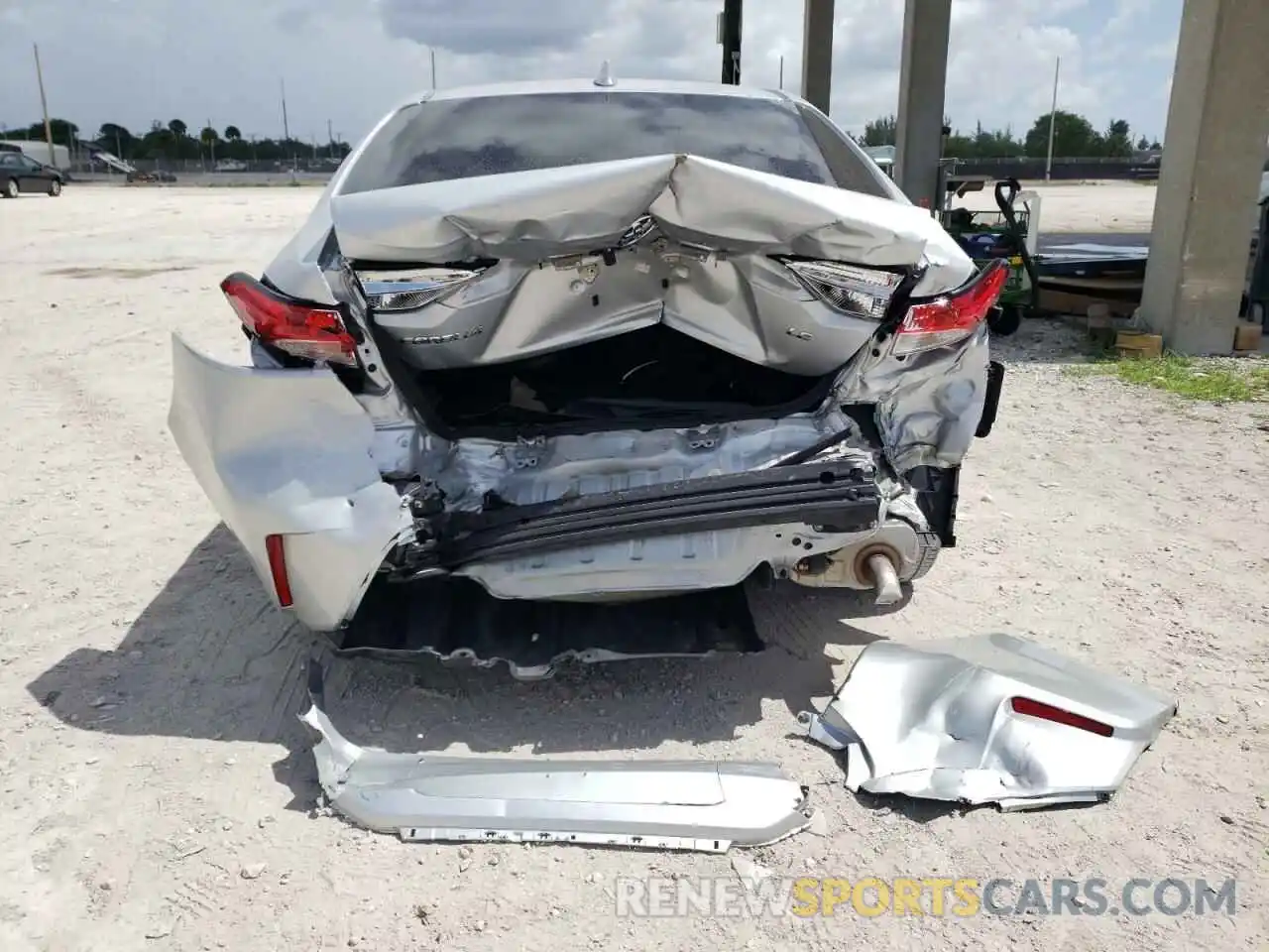 9 Photograph of a damaged car 5YFEPRAE7LP126222 TOYOTA COROLLA 2020