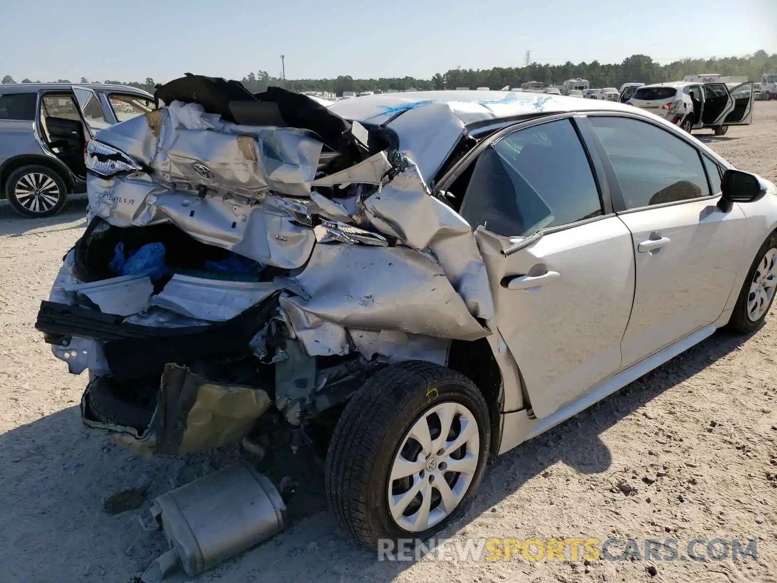 4 Photograph of a damaged car 5YFEPRAE7LP126916 TOYOTA COROLLA 2020