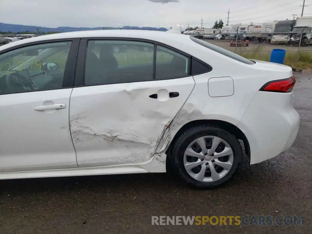 9 Photograph of a damaged car 5YFEPRAE7LP127340 TOYOTA COROLLA 2020