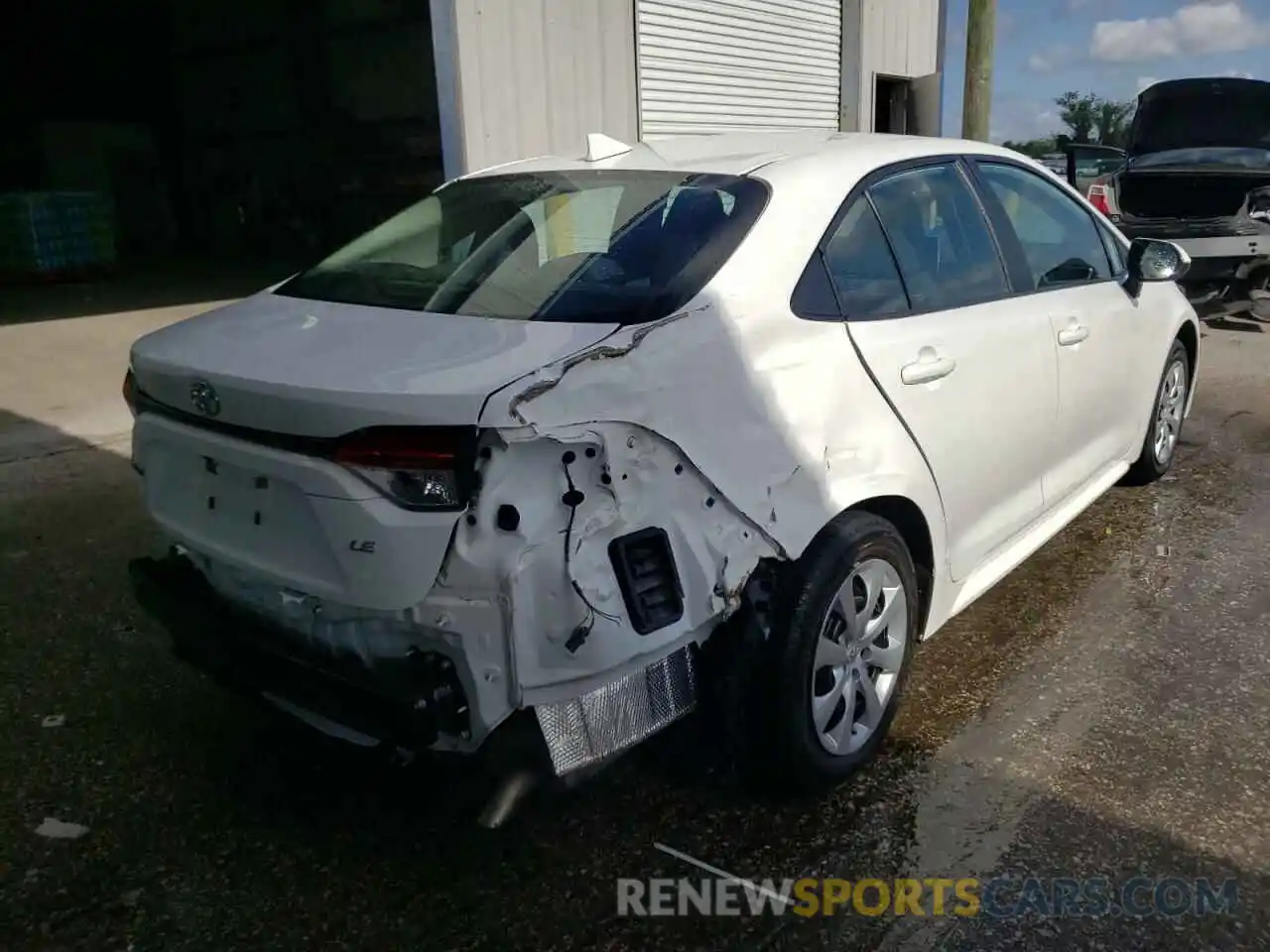 4 Photograph of a damaged car 5YFEPRAE7LP127600 TOYOTA COROLLA 2020