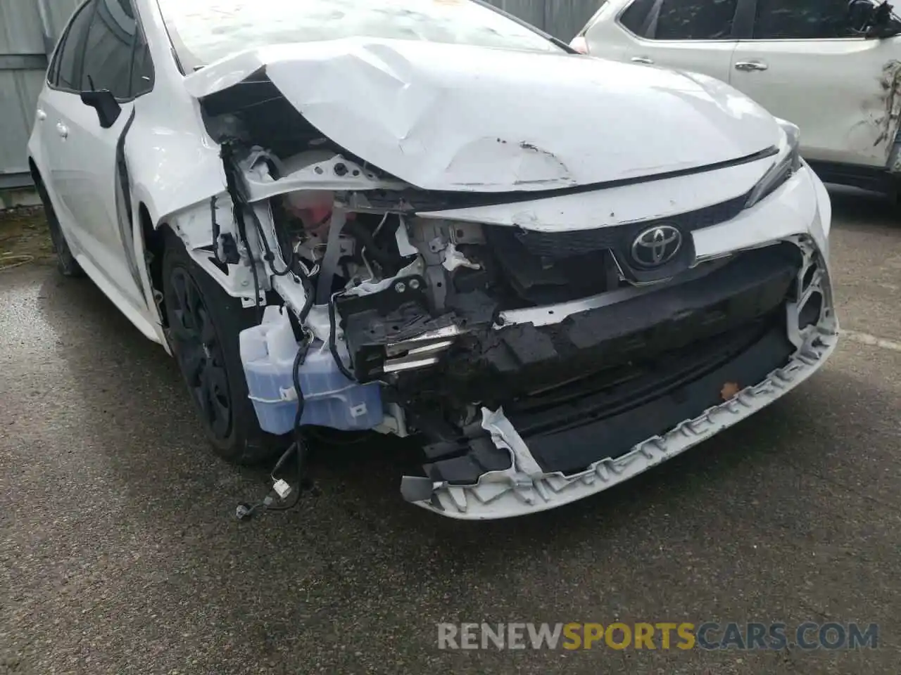 9 Photograph of a damaged car 5YFEPRAE8LP013573 TOYOTA COROLLA 2020