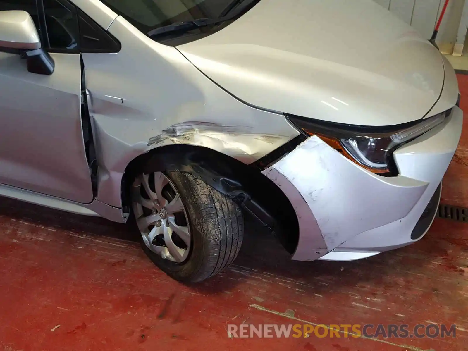 9 Photograph of a damaged car 5YFEPRAE8LP019471 TOYOTA COROLLA 2020