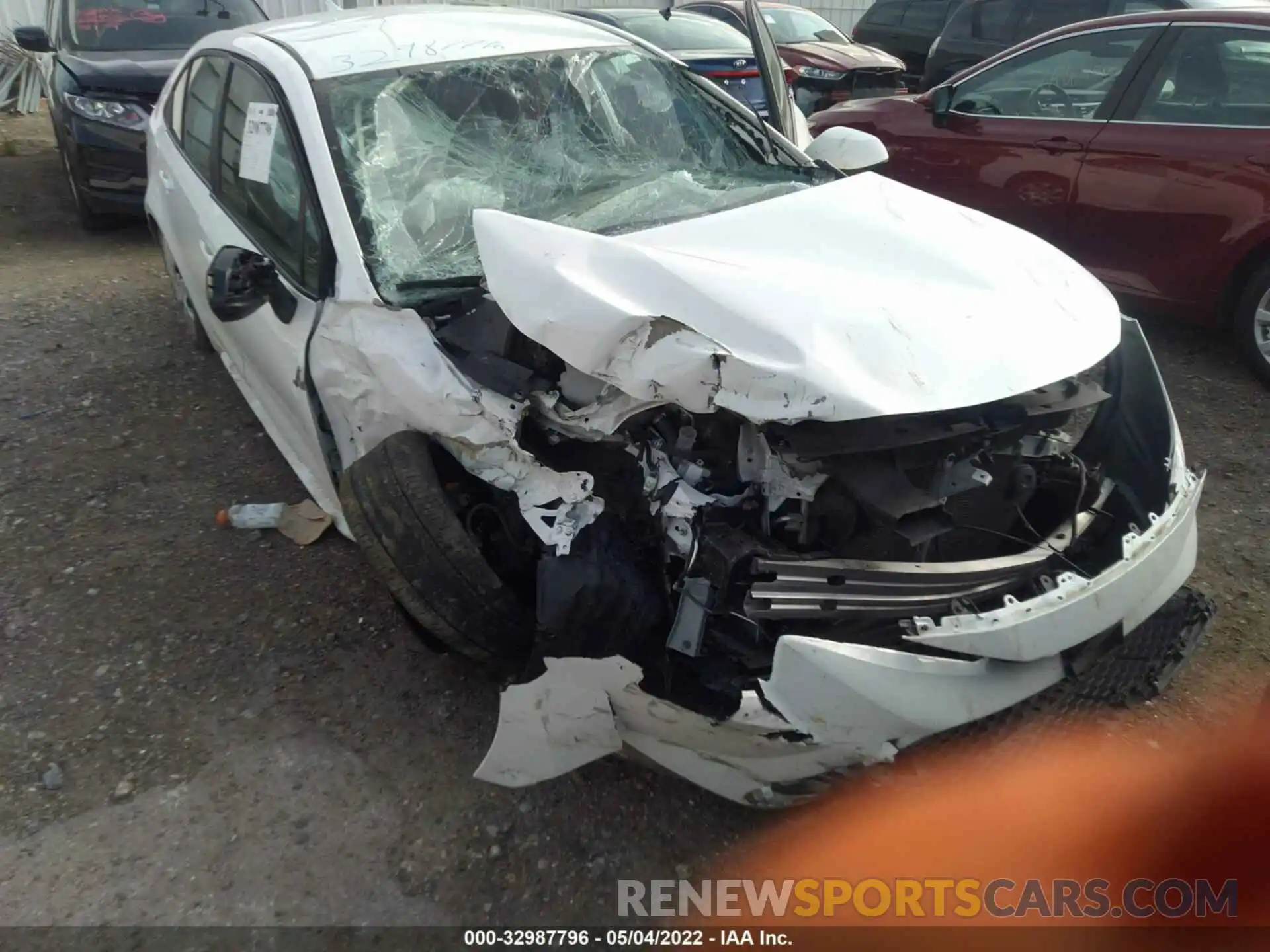 6 Photograph of a damaged car 5YFEPRAE8LP023701 TOYOTA COROLLA 2020