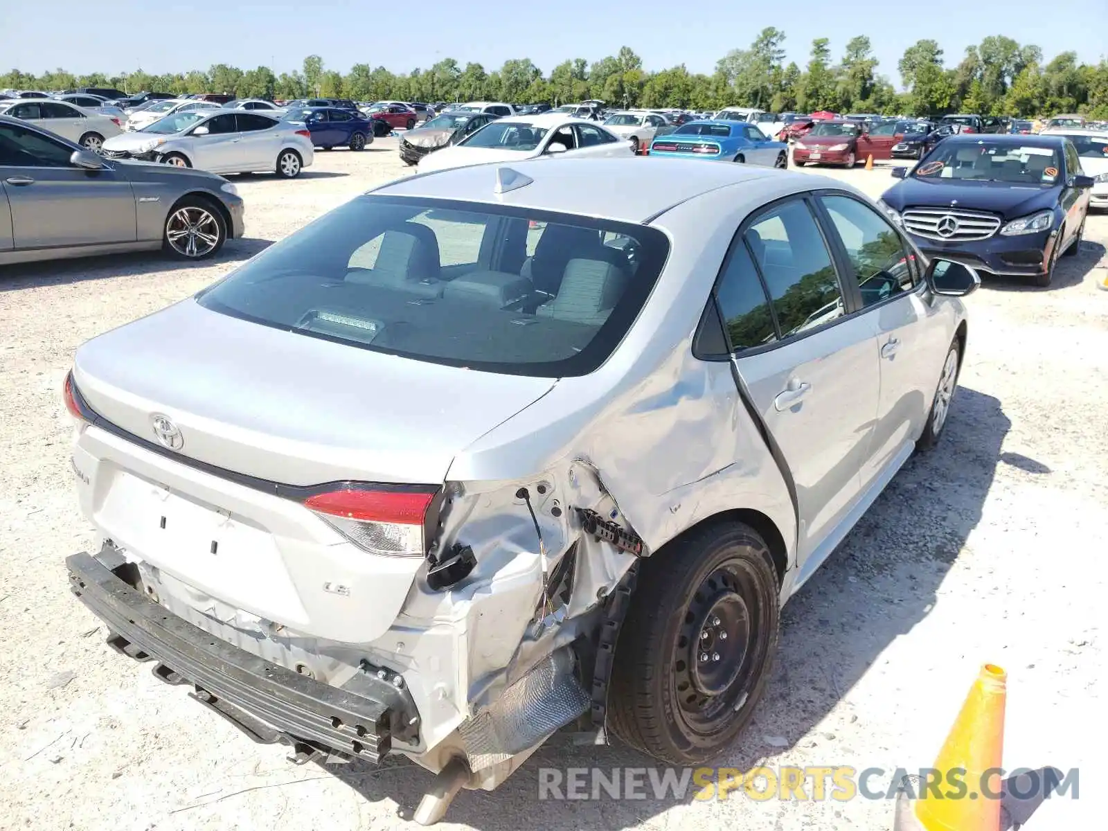 4 Photograph of a damaged car 5YFEPRAE8LP023925 TOYOTA COROLLA 2020