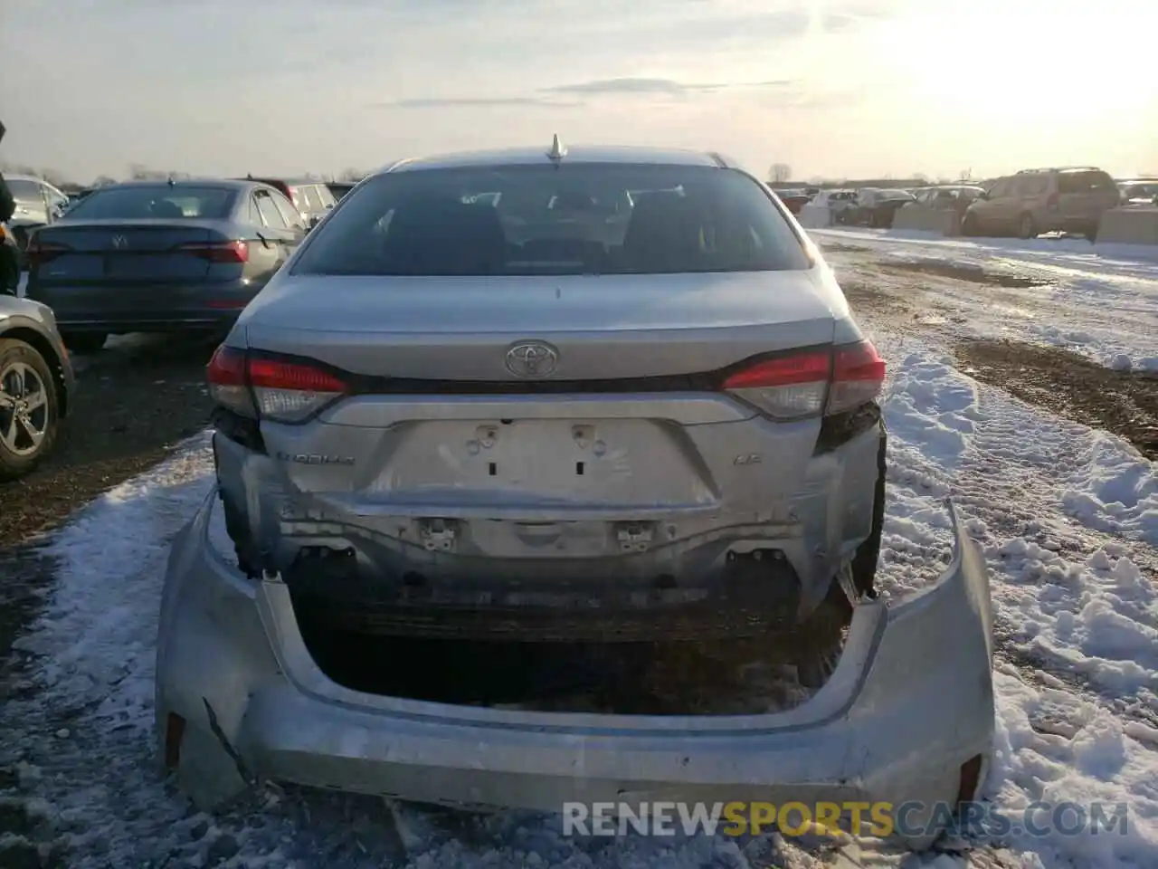 9 Photograph of a damaged car 5YFEPRAE8LP024640 TOYOTA COROLLA 2020