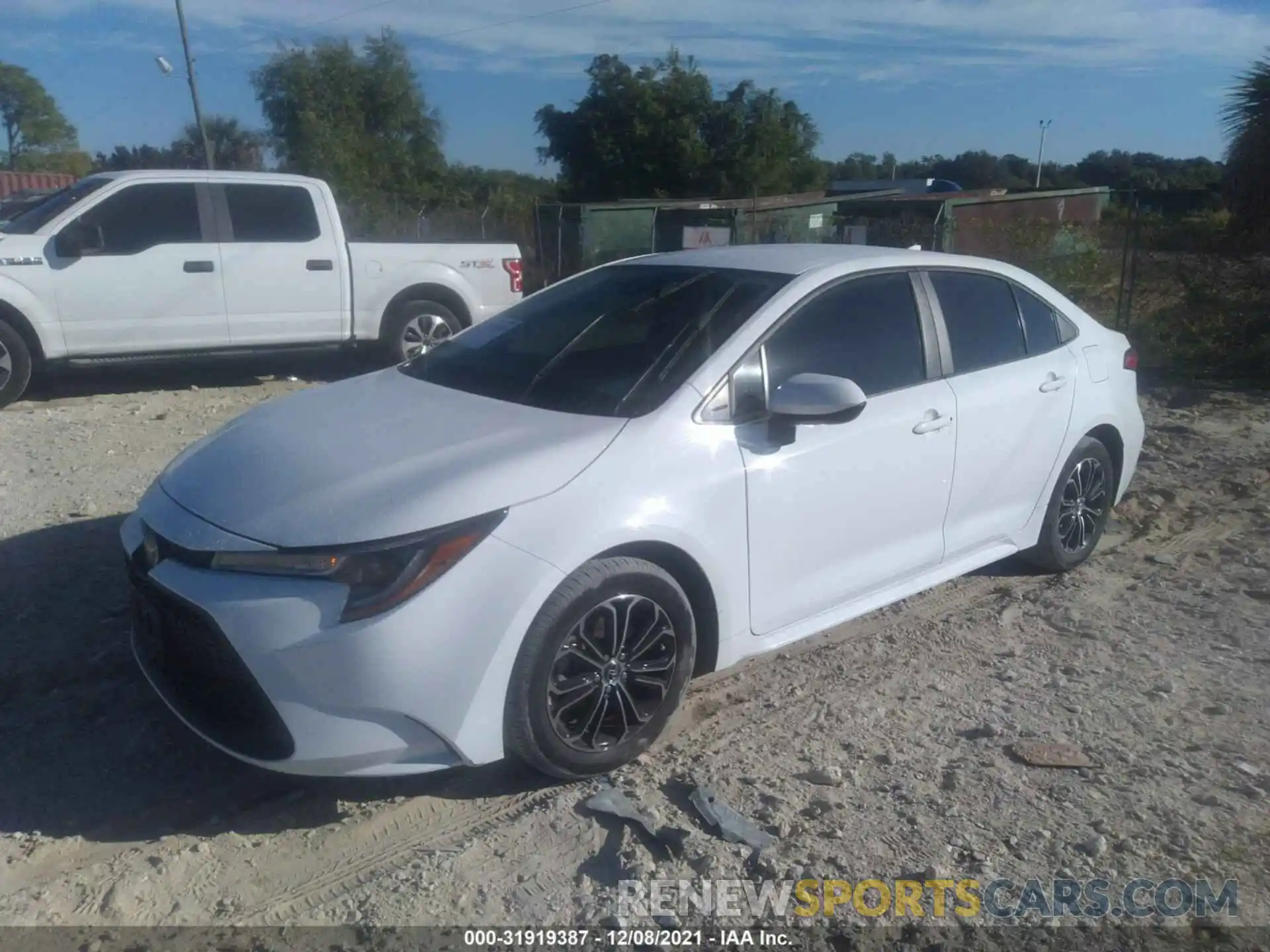 2 Photograph of a damaged car 5YFEPRAE8LP025416 TOYOTA COROLLA 2020