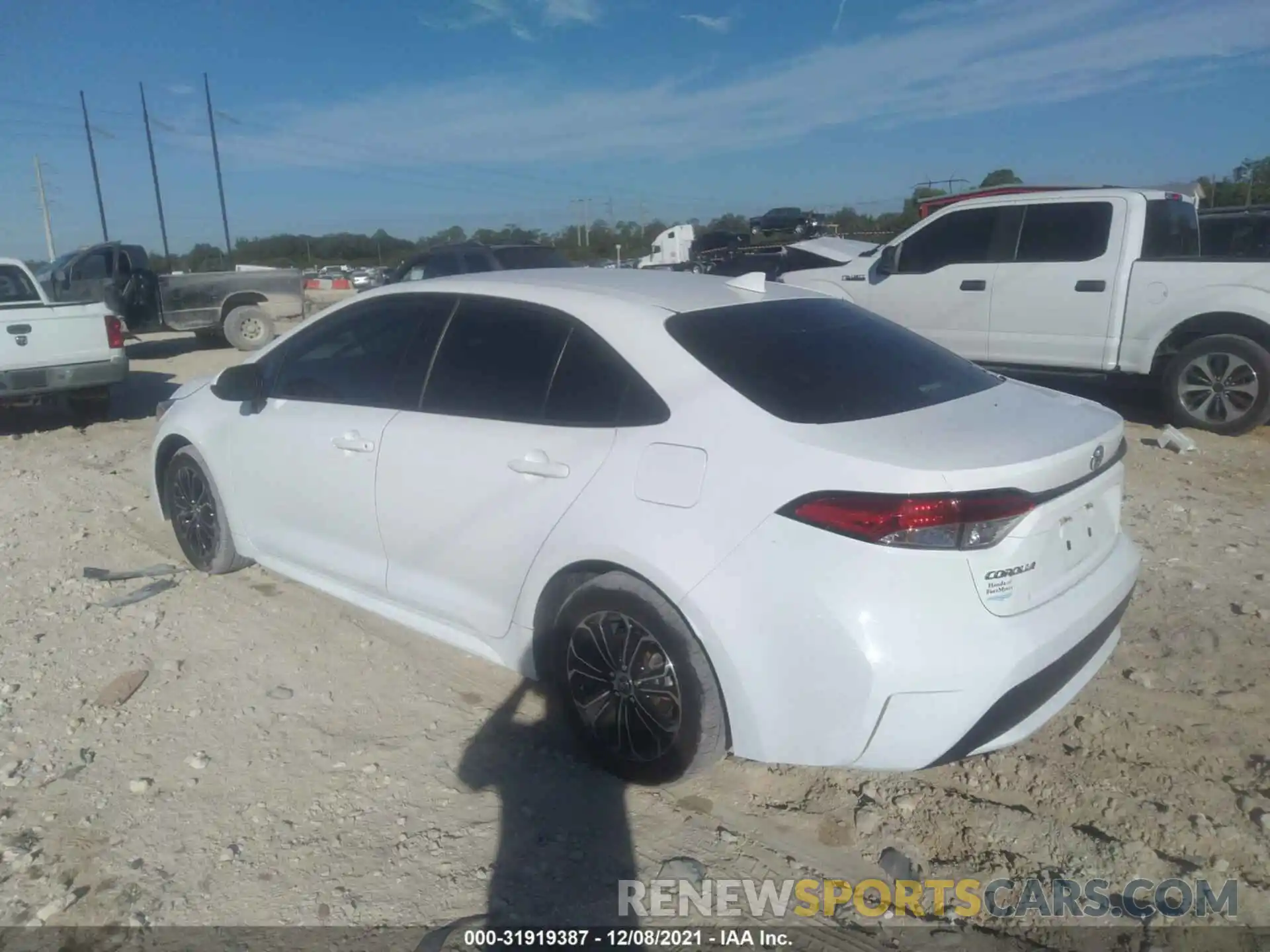 3 Photograph of a damaged car 5YFEPRAE8LP025416 TOYOTA COROLLA 2020