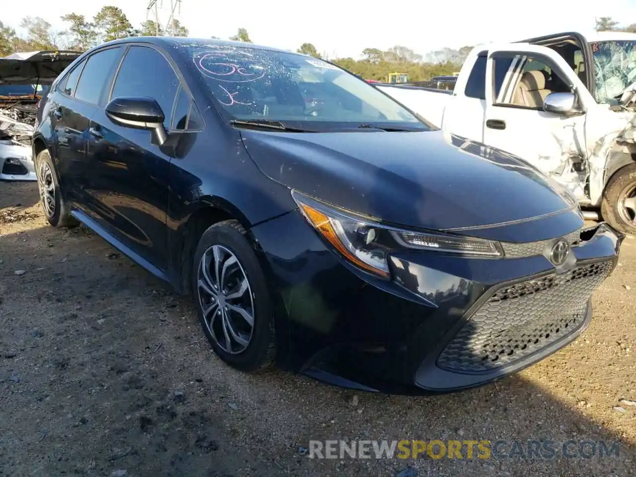 1 Photograph of a damaged car 5YFEPRAE8LP027117 TOYOTA COROLLA 2020