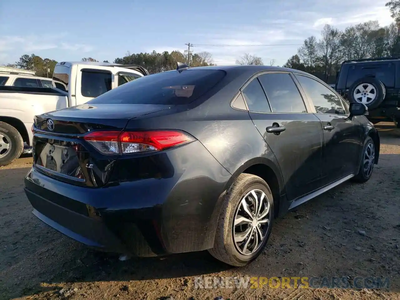 4 Photograph of a damaged car 5YFEPRAE8LP027117 TOYOTA COROLLA 2020