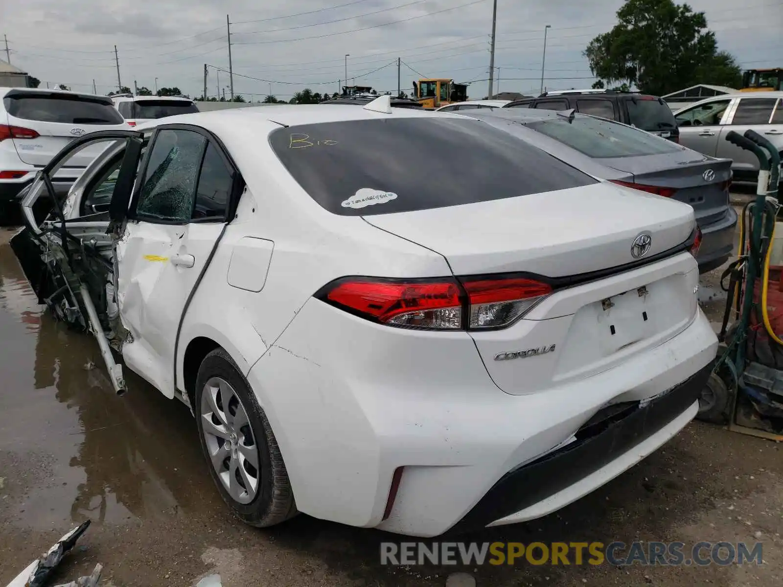 3 Photograph of a damaged car 5YFEPRAE8LP030857 TOYOTA COROLLA 2020