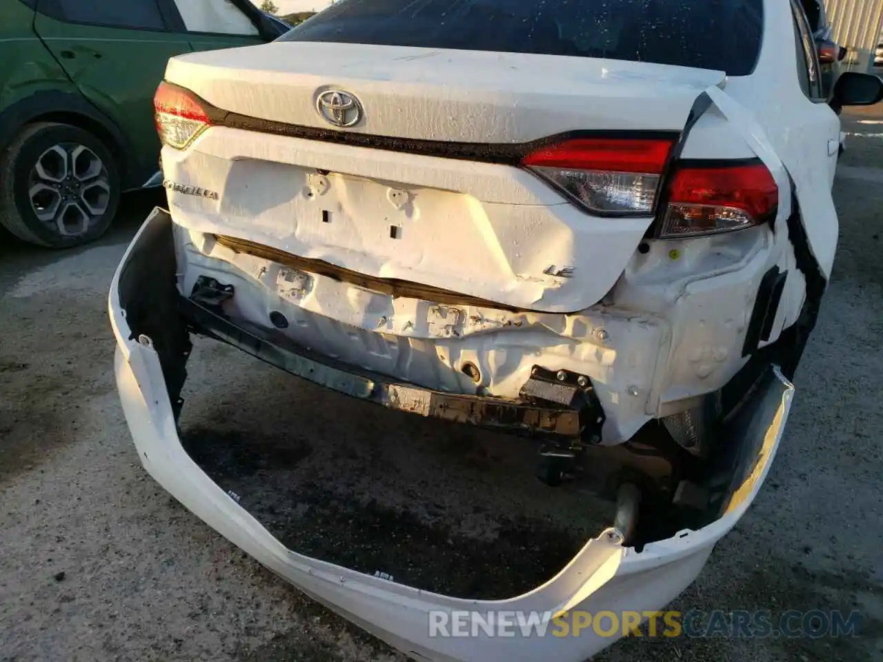 9 Photograph of a damaged car 5YFEPRAE8LP031300 TOYOTA COROLLA 2020