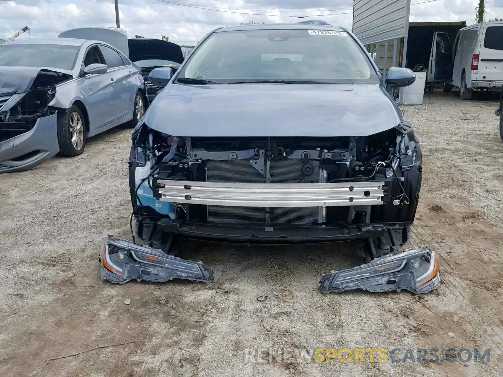 9 Photograph of a damaged car 5YFEPRAE8LP033984 TOYOTA COROLLA 2020