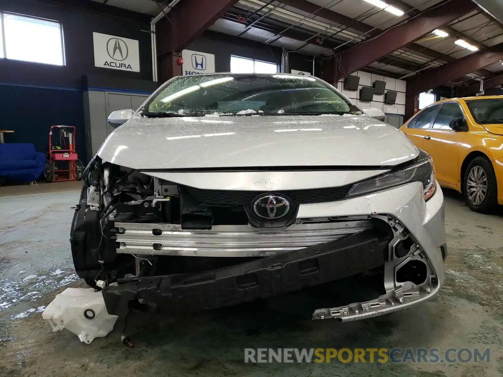 9 Photograph of a damaged car 5YFEPRAE8LP035914 TOYOTA COROLLA 2020