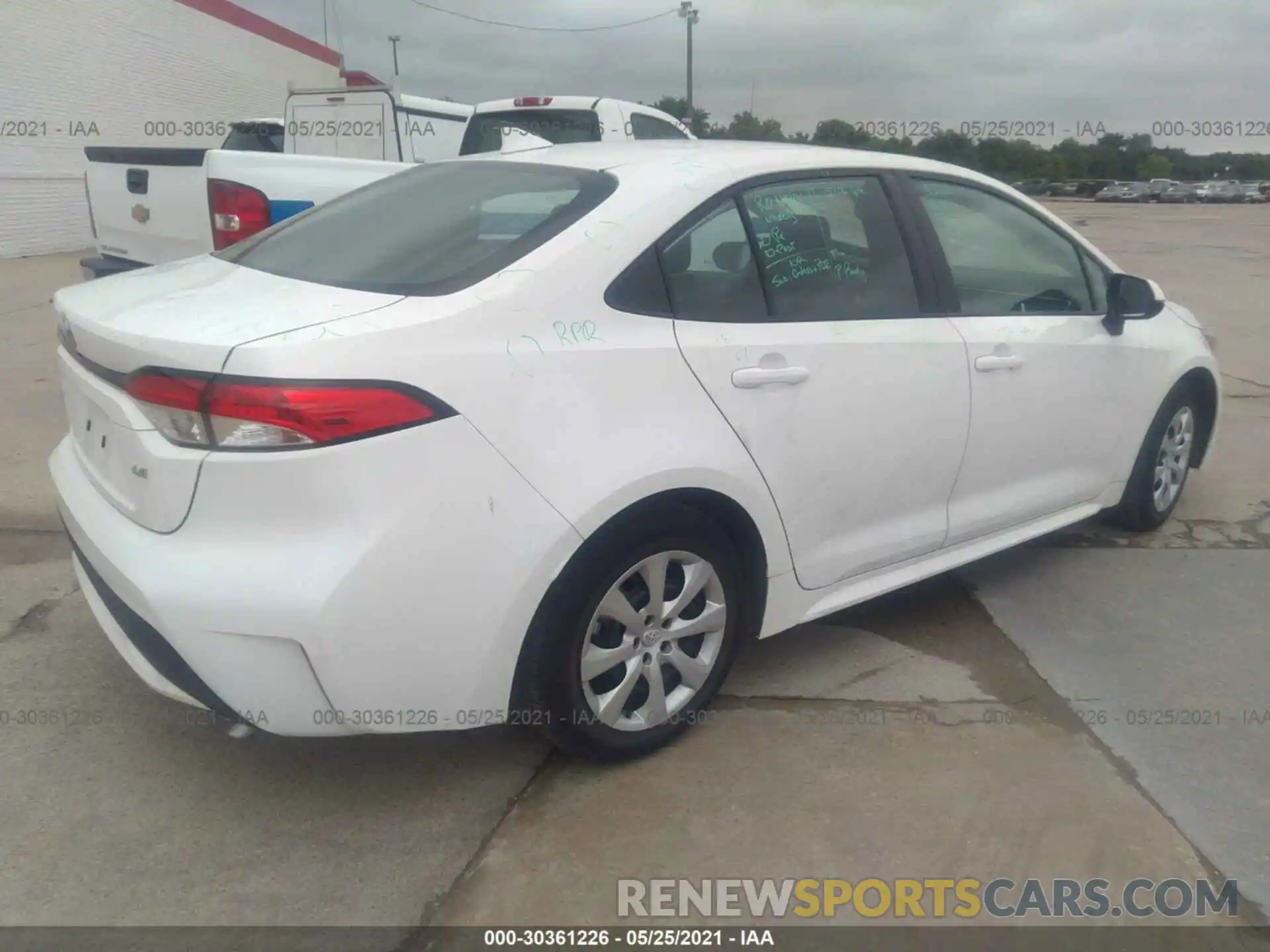 4 Photograph of a damaged car 5YFEPRAE8LP038313 TOYOTA COROLLA 2020