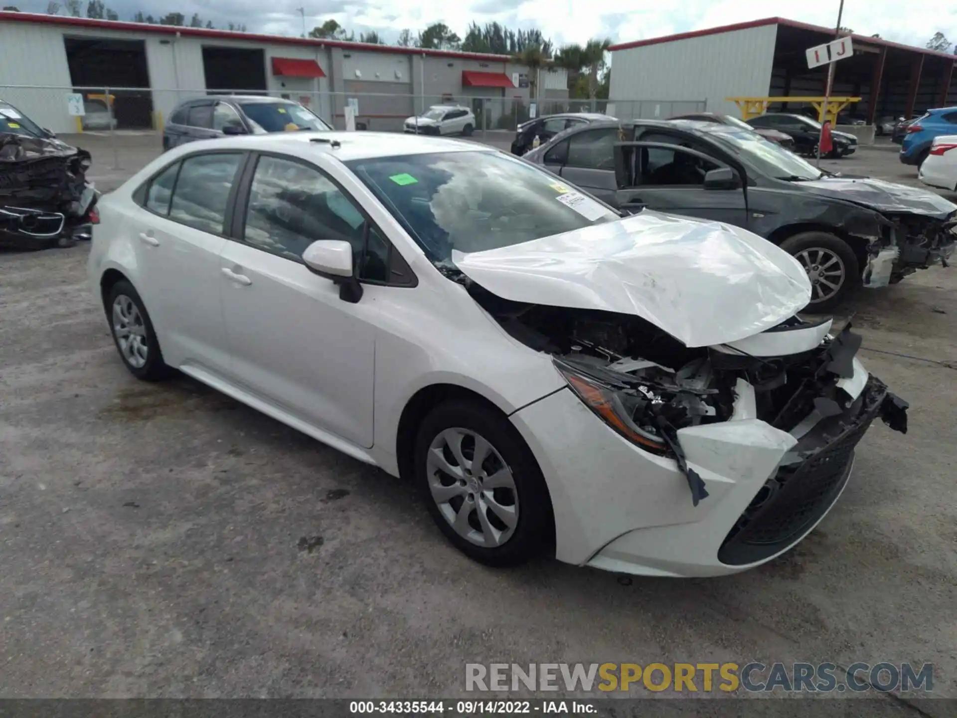 1 Photograph of a damaged car 5YFEPRAE8LP040966 TOYOTA COROLLA 2020