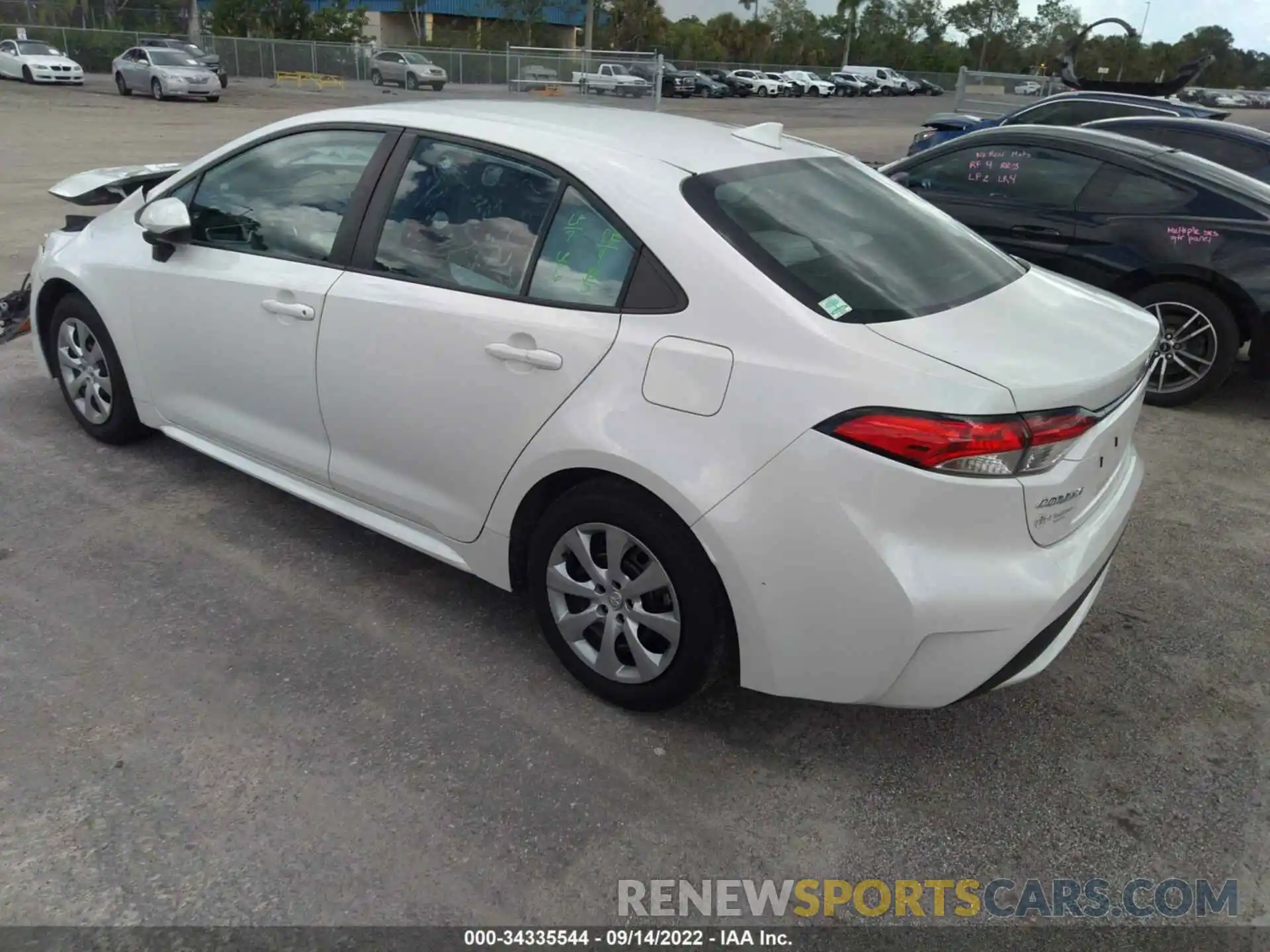 3 Photograph of a damaged car 5YFEPRAE8LP040966 TOYOTA COROLLA 2020